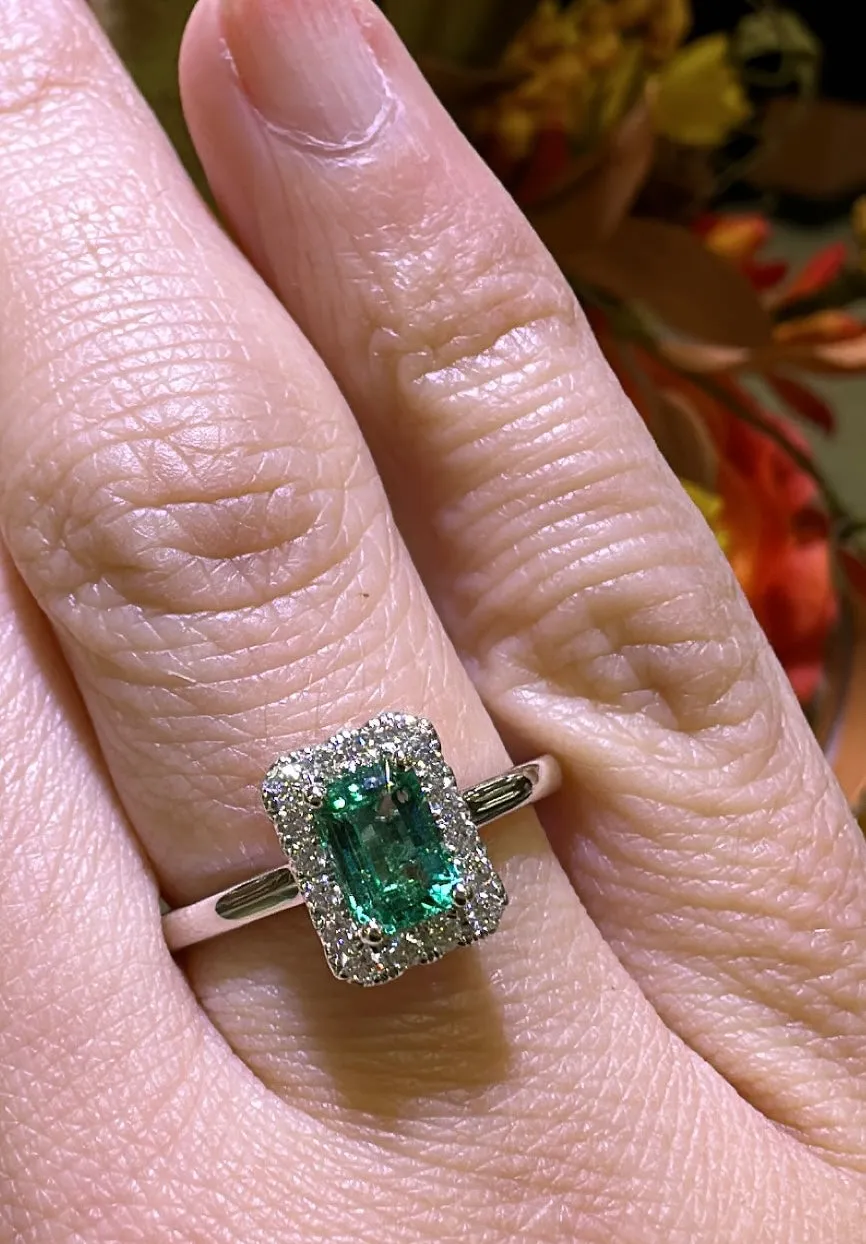 0.75carat Emerald & Diamond Ring