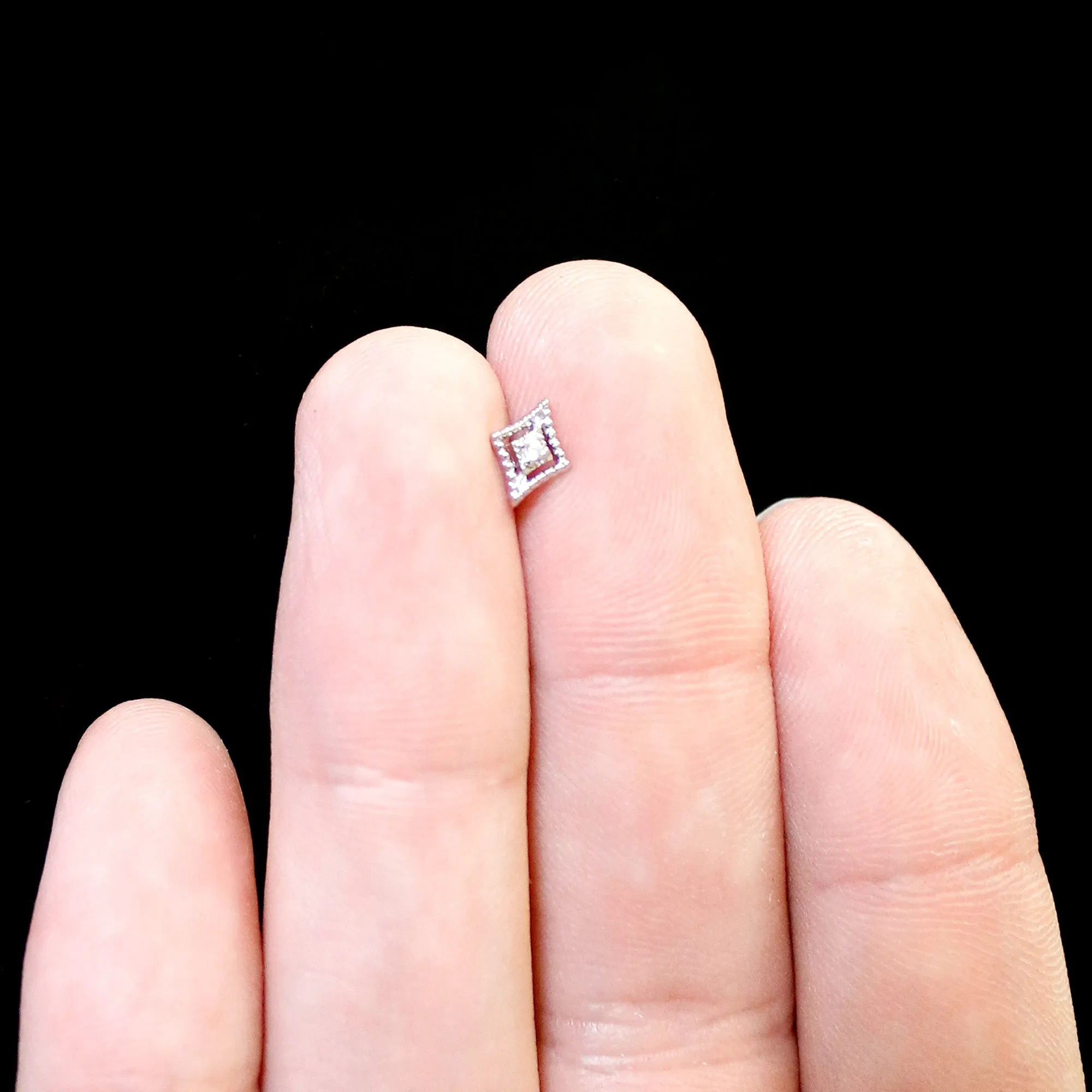 16 Gauge 5/16 Clear Gem Deco Textured Rhombus Labret Monroe Tragus