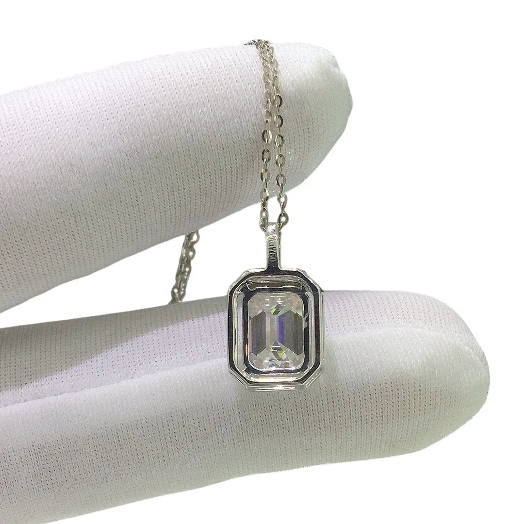 18k White Gold 1.0 Ct Emerald Cut Diamond Necklace