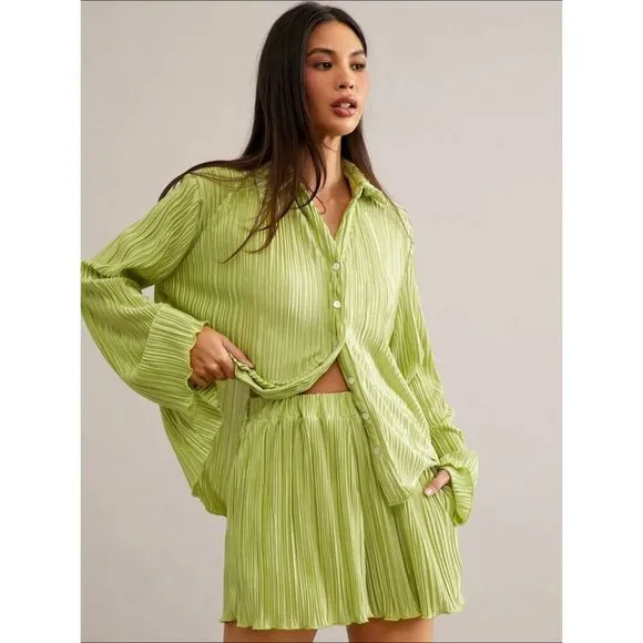 2 piece set shorts &amp; button down shirt accordion pleated black