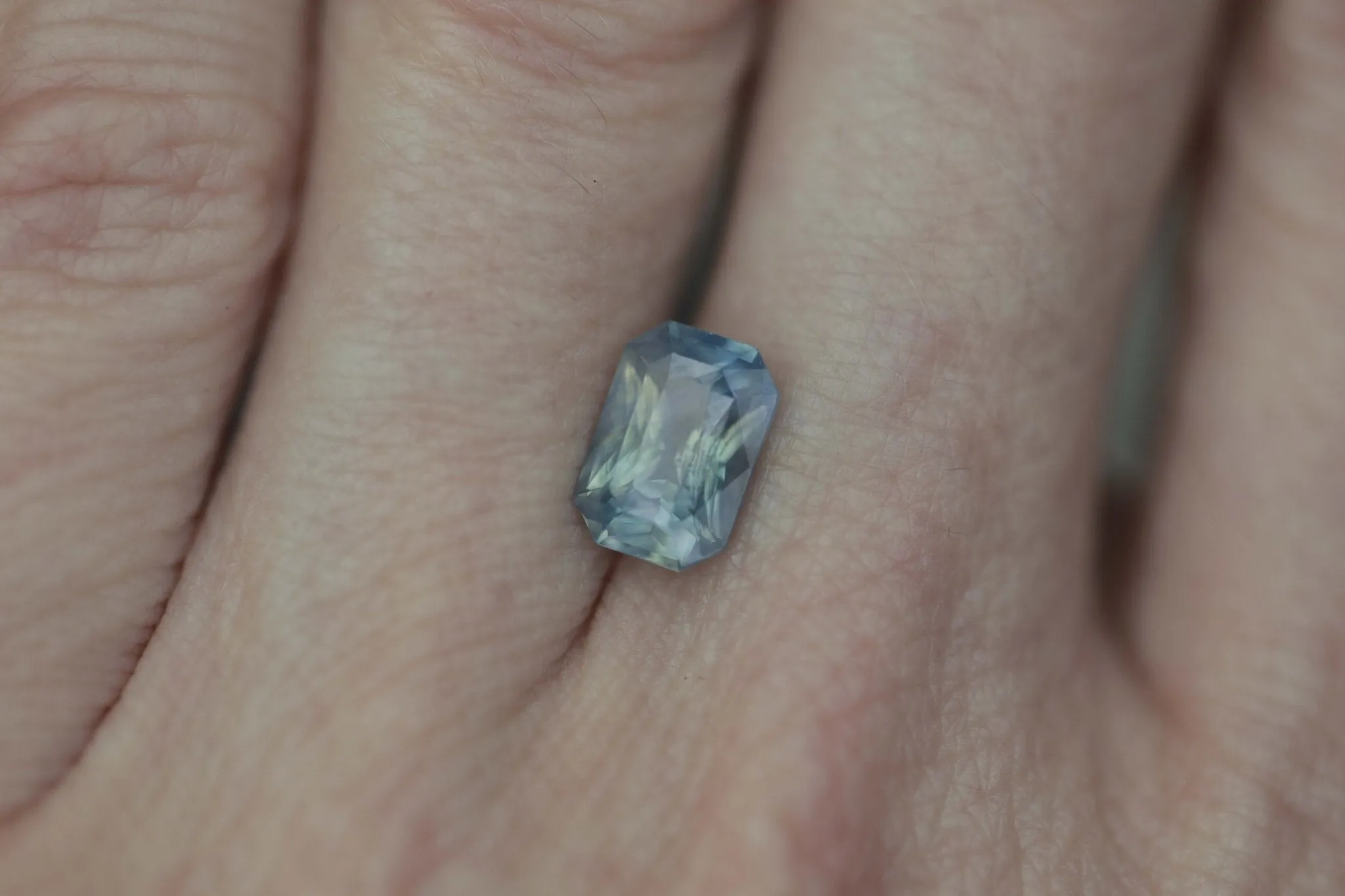 2.04 ct beautiful opalescent sapphire