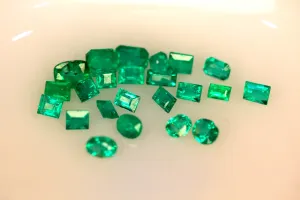 21 carats Oval Emerald cut Natural Green Emerald Deal