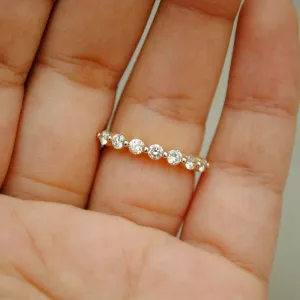 2.6mm Single Prong 7 Diamond Straight Band