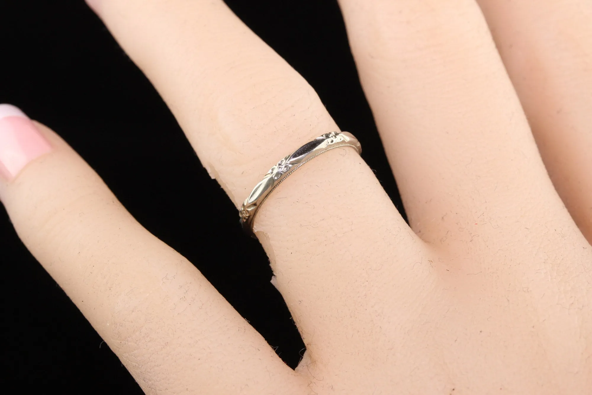 Antique Art Deco 14K White Gold Engraved Wedding Band - Size 5 1/4
