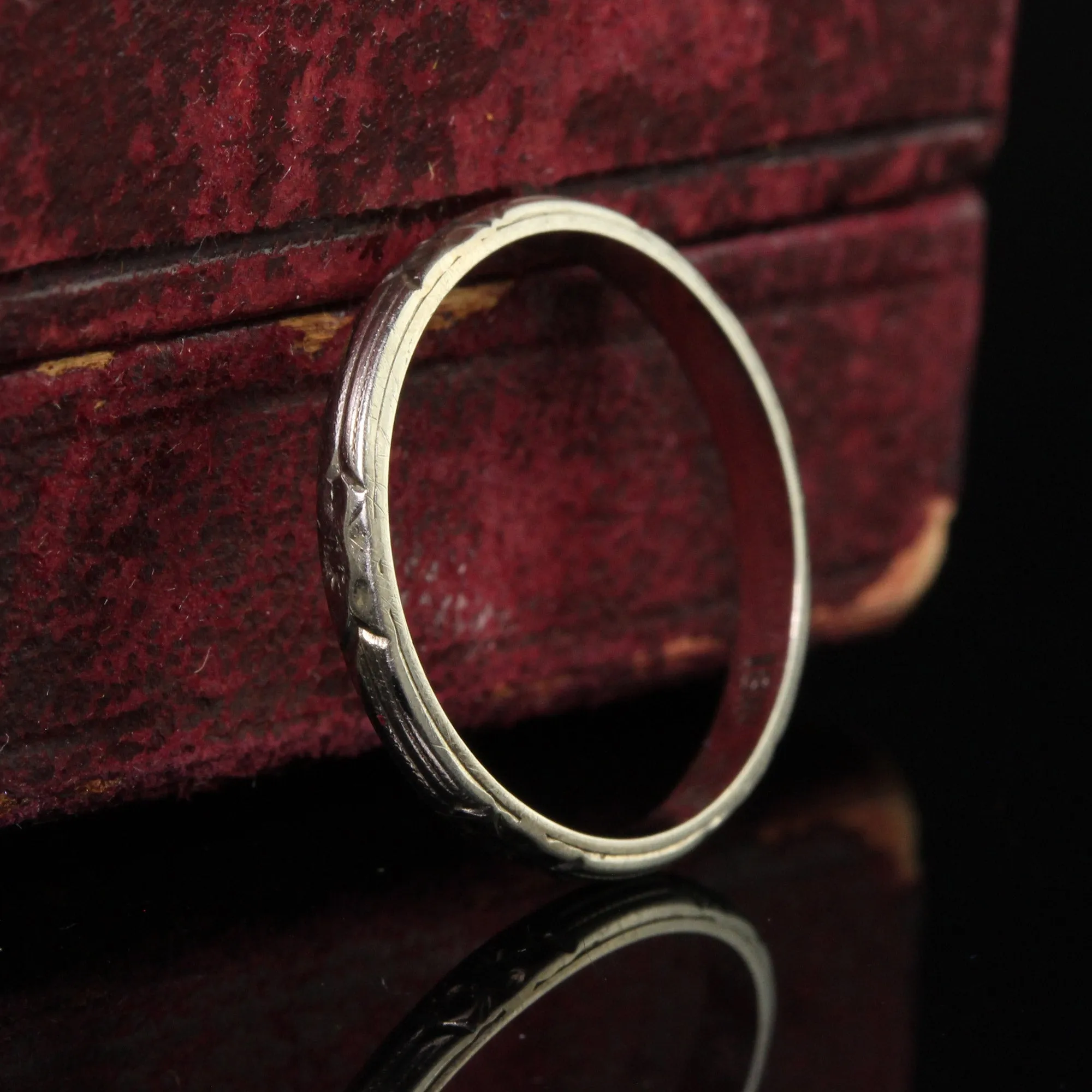 Antique Art Deco 18K White Gold Engraved Wedding Band - Size 5 1/2