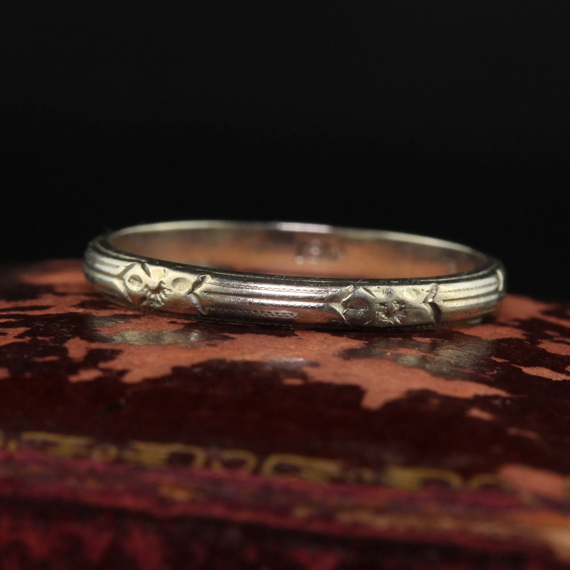 Antique Art Deco 18K White Gold Engraved Wedding Band - Size 5 1/2