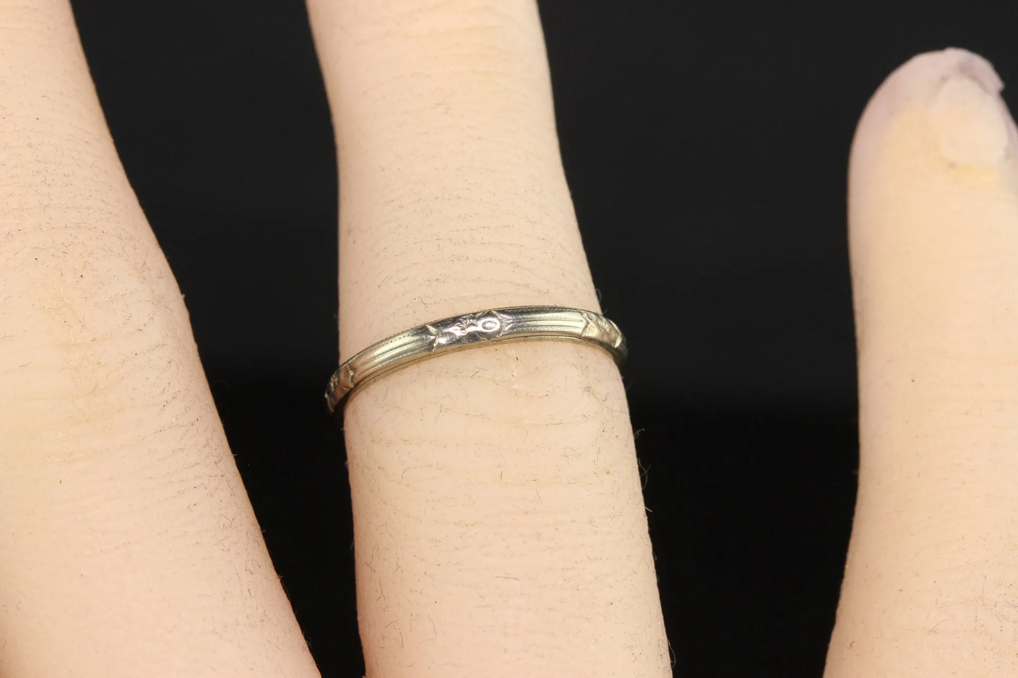 Antique Art Deco 18K White Gold Engraved Wedding Band - Size 5 1/2