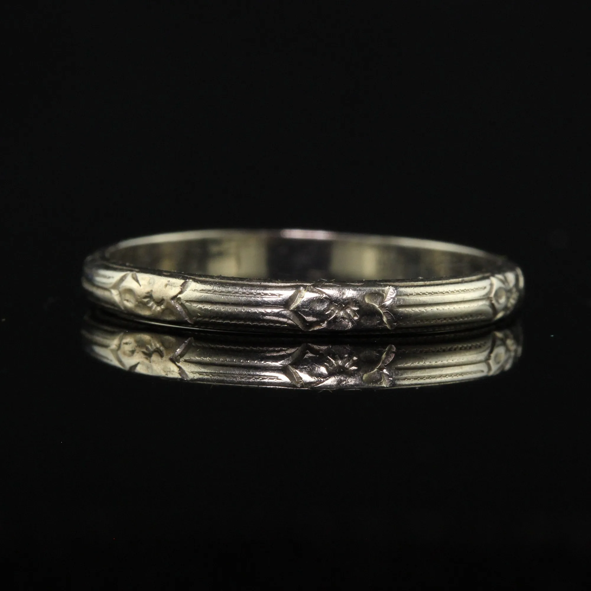 Antique Art Deco 18K White Gold Engraved Wedding Band - Size 5 1/2