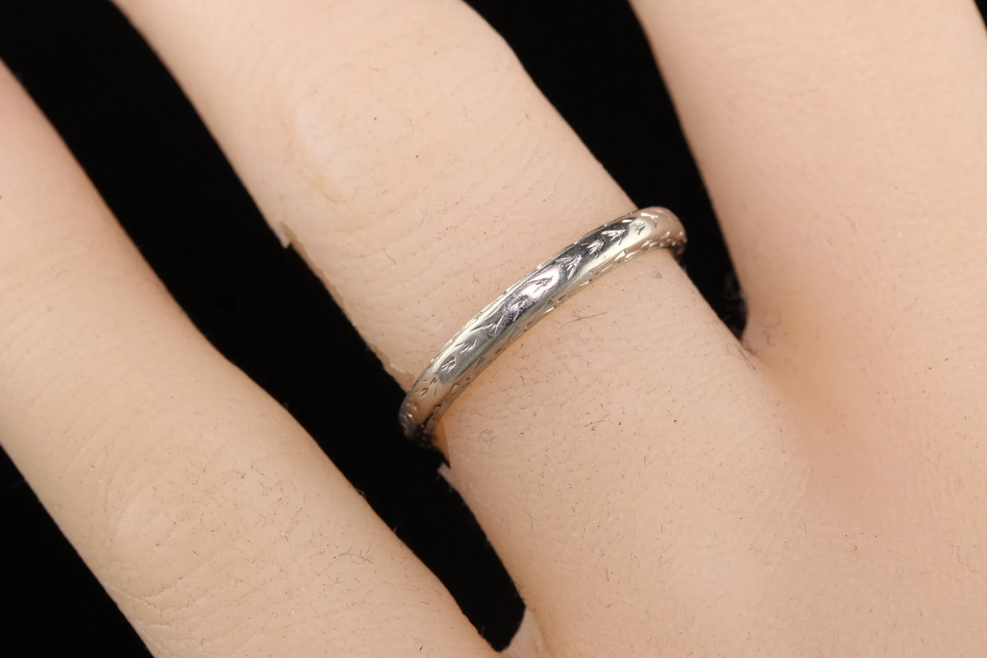 Antique Art Deco 18K White Gold Engraved Wedding Band - Size 6