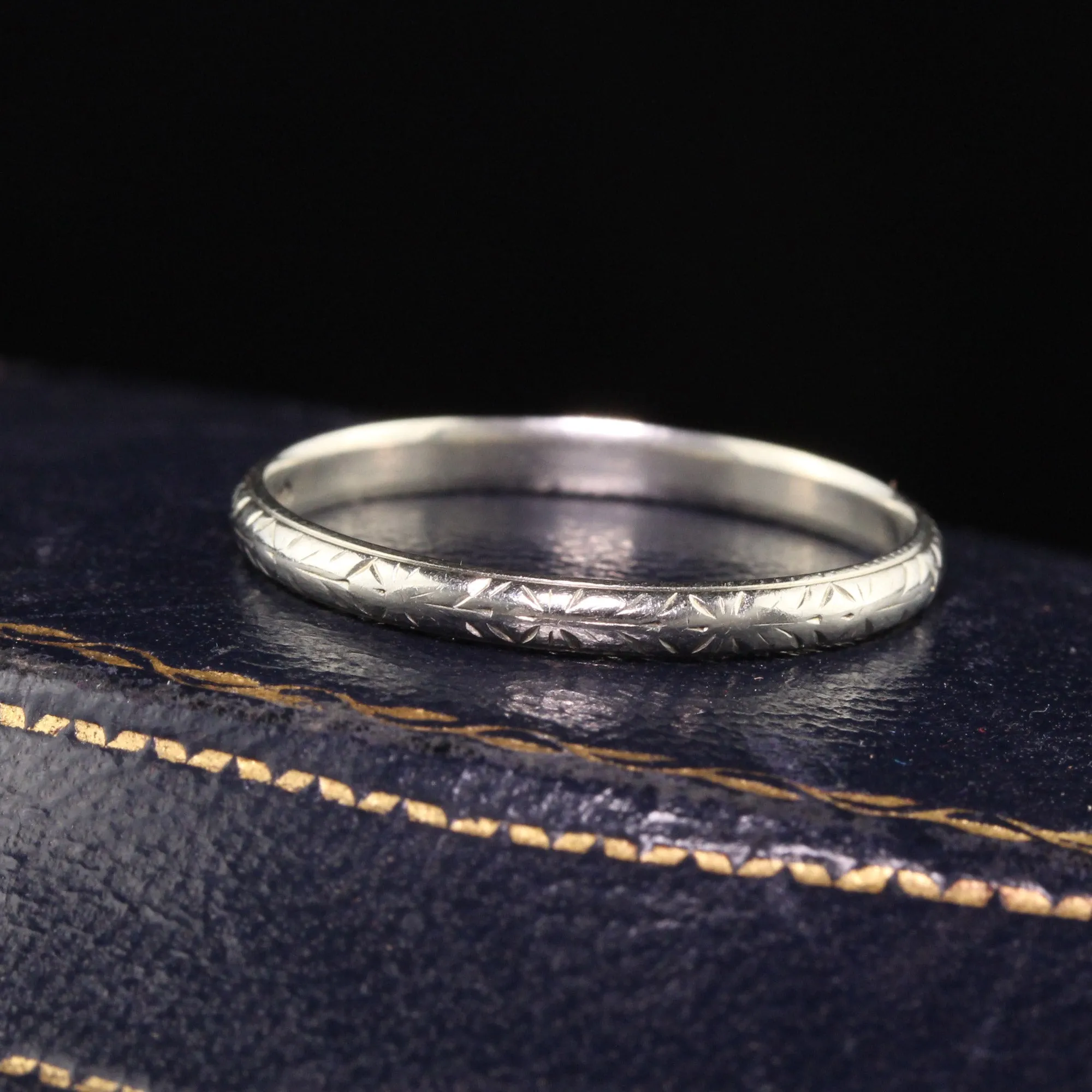 Antique Art Deco 18K White Gold Engraved Wedding Band - Size 9 1/2