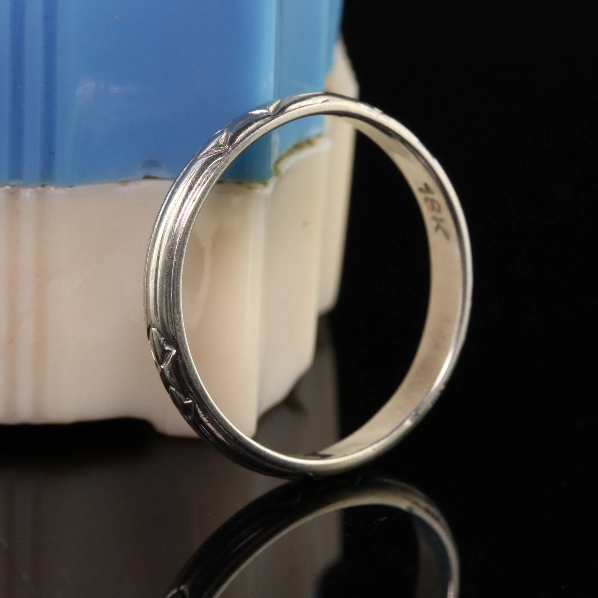 Antique Art Deco 18K White Gold Engraved Wedding Band