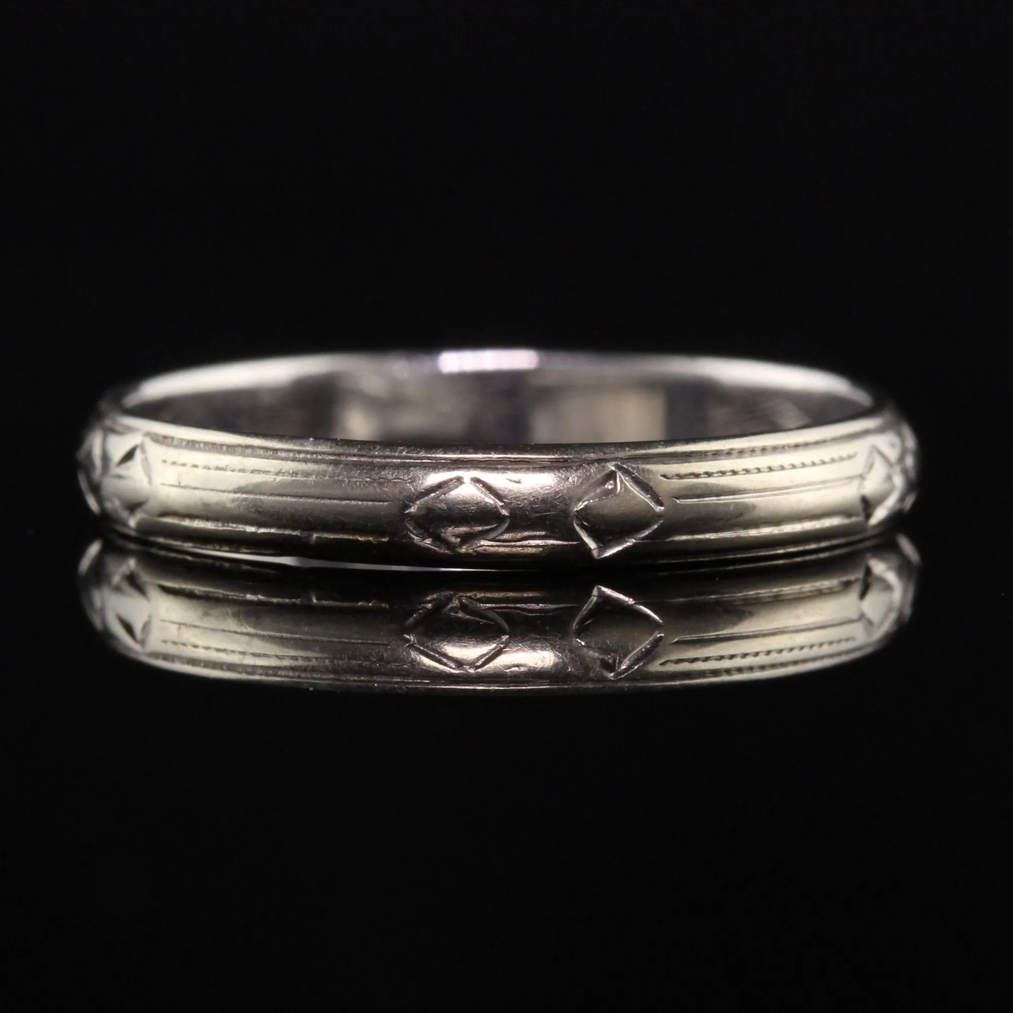 Antique Art Deco 18K White Gold Engraved Wedding Band