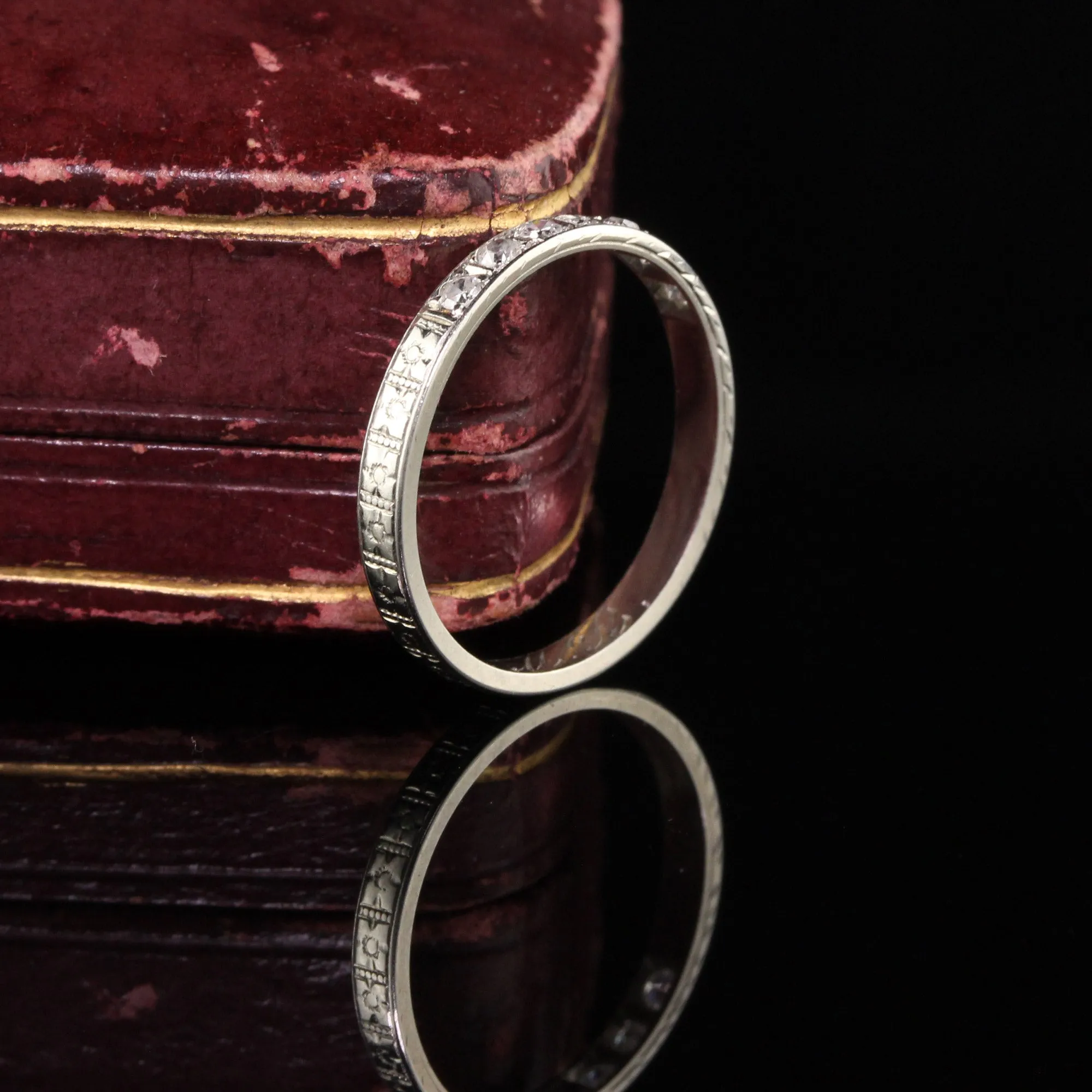 Antique Art Deco 18K White Gold Single Cut Engraved Wedding Band