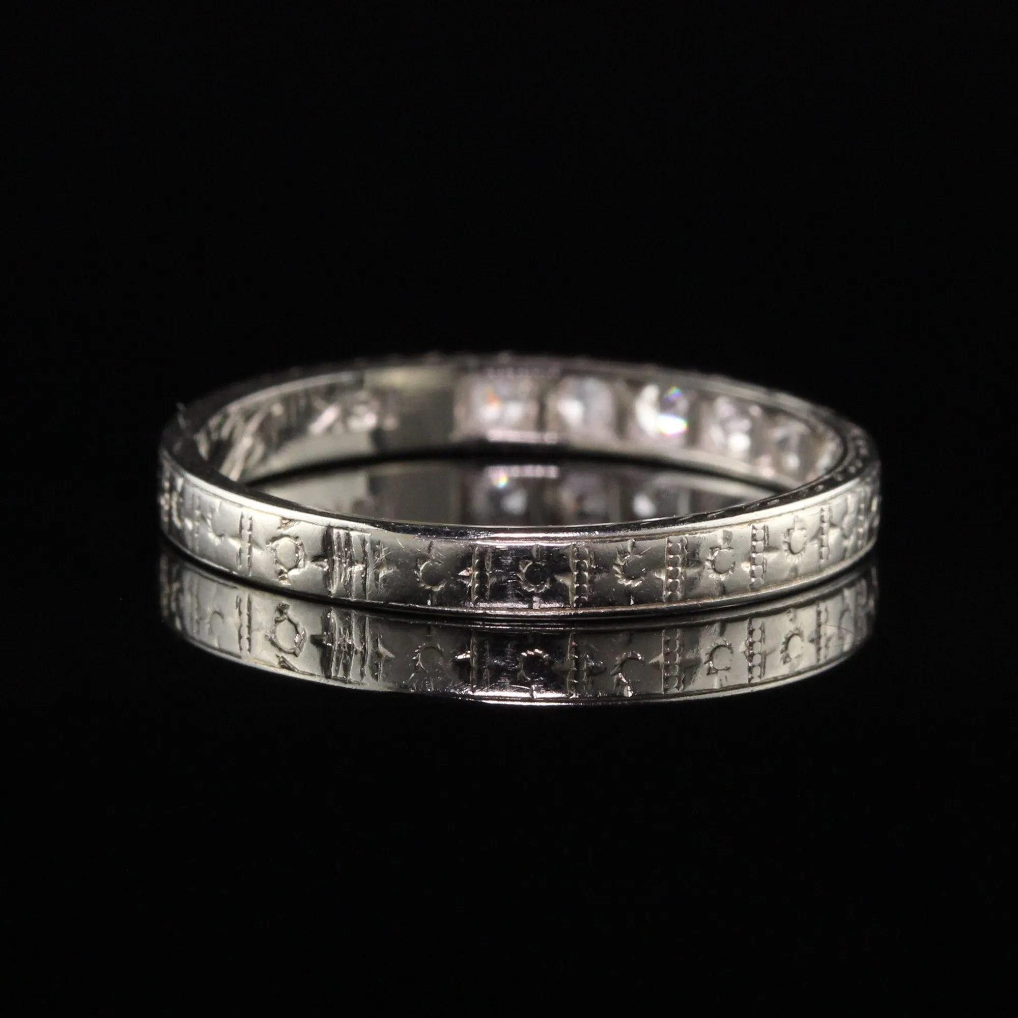 Antique Art Deco 18K White Gold Single Cut Engraved Wedding Band