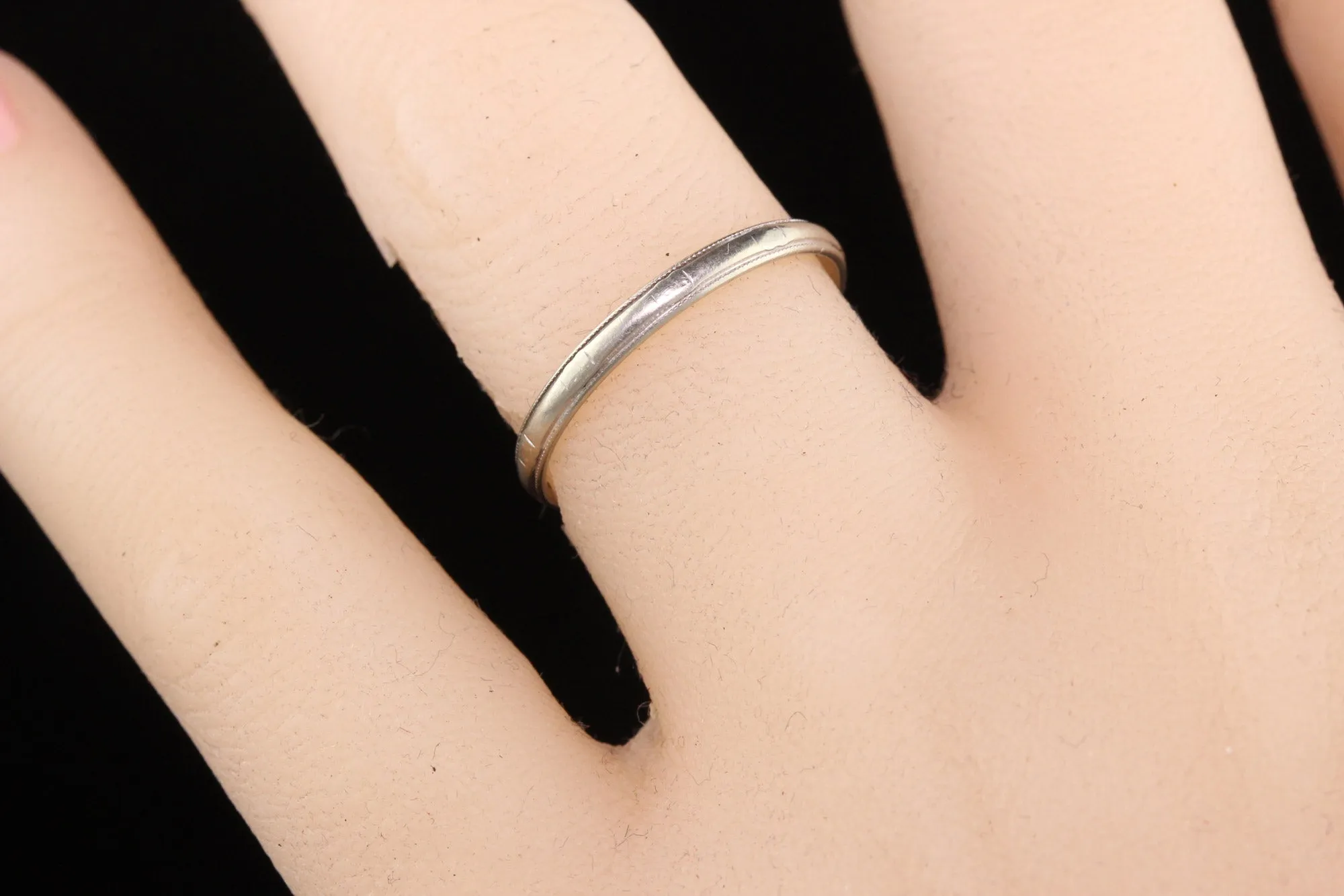 Antique Art Deco 18K White Gold Wood Engraved Wedding Band - Size 6 1/2