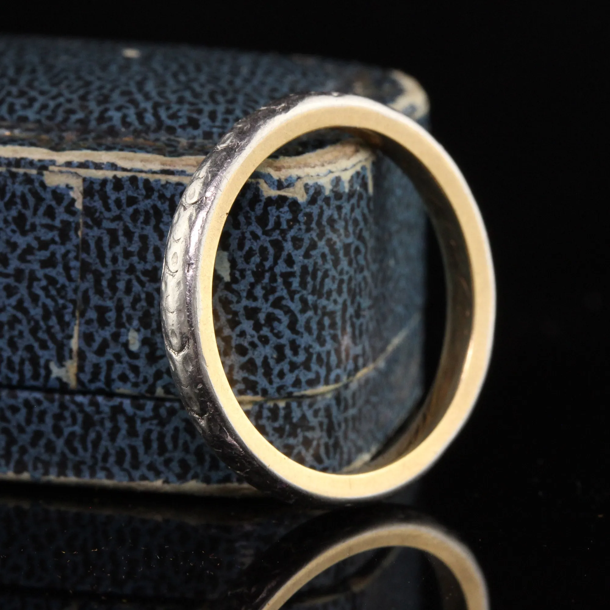 Antique Art Deco 18K Yellow Gold and Platinum Engraved Wedding Band