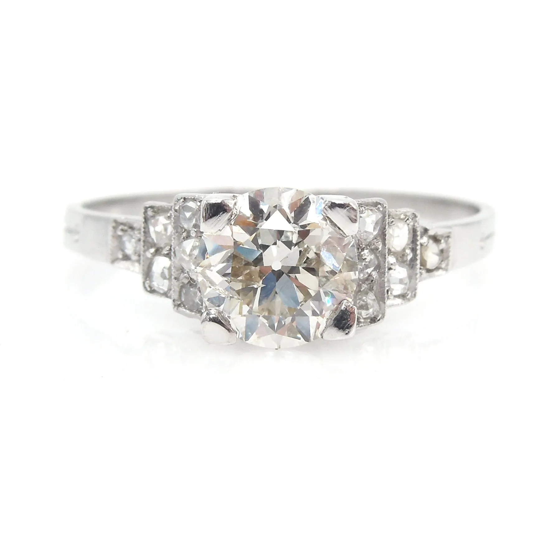 Antique Art Deco Stepped Design 1 Carat Diamond Ring in Platinum