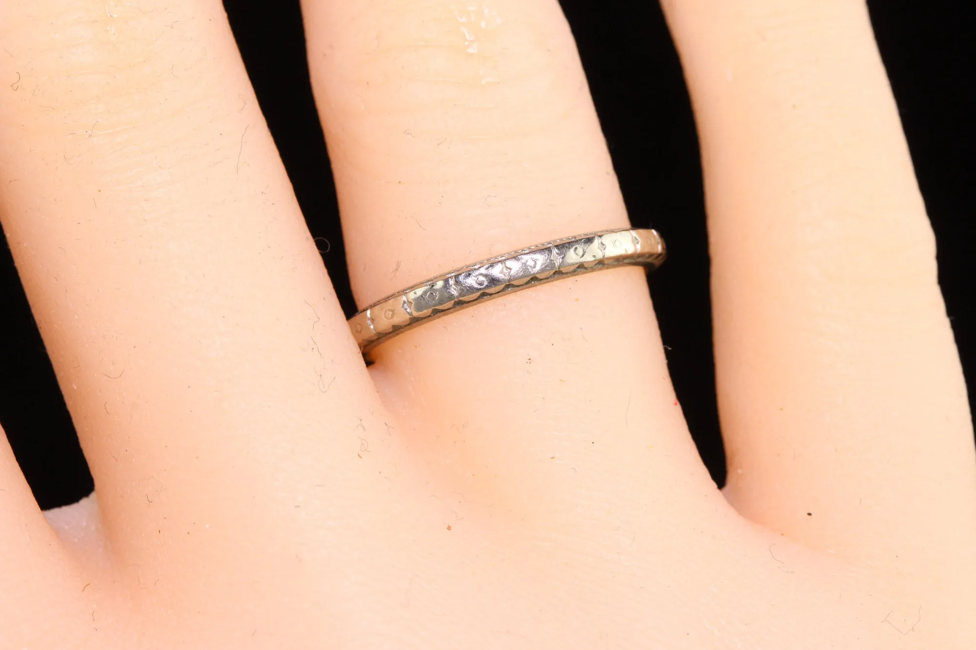 Antique Art Deco Symbol of Love 18K White Gold Engraved Wedding Band