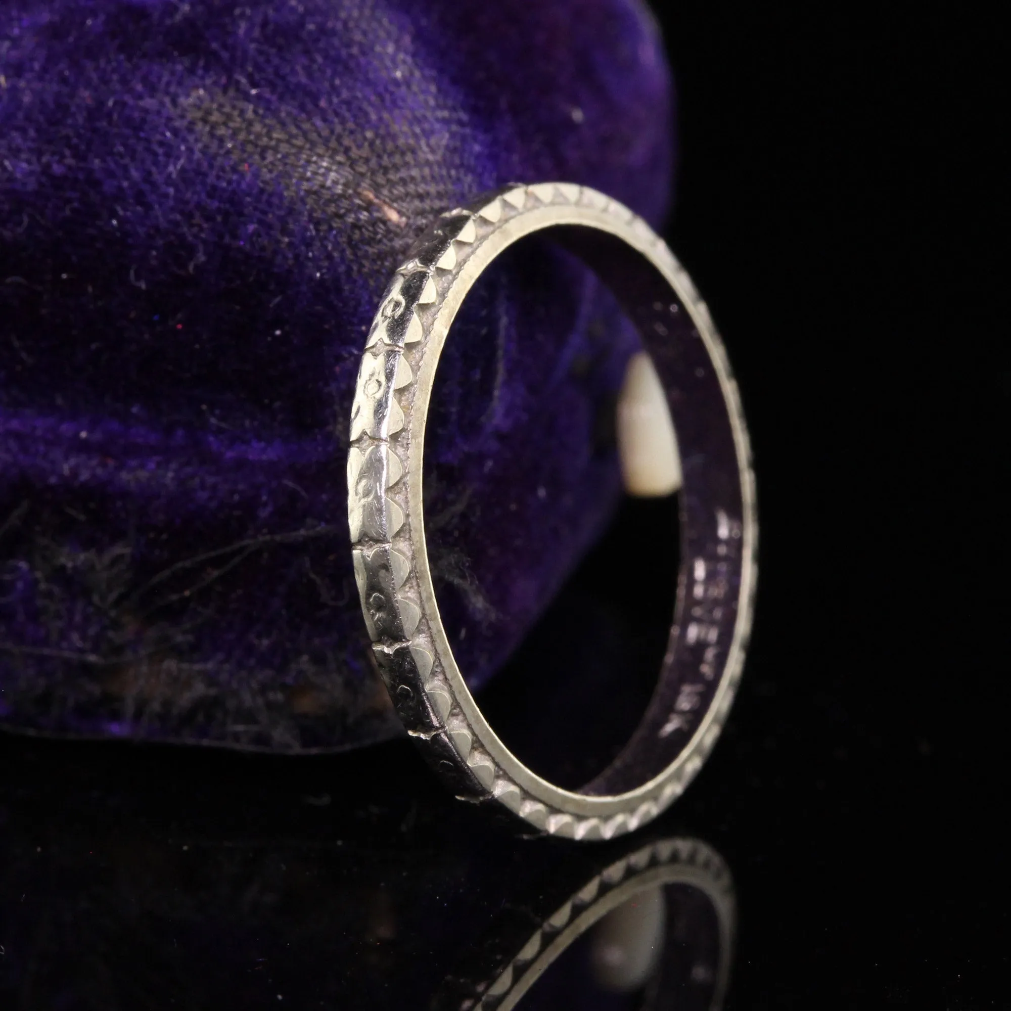 Antique Art Deco Symbol of Love 18K White Gold Engraved Wedding Band
