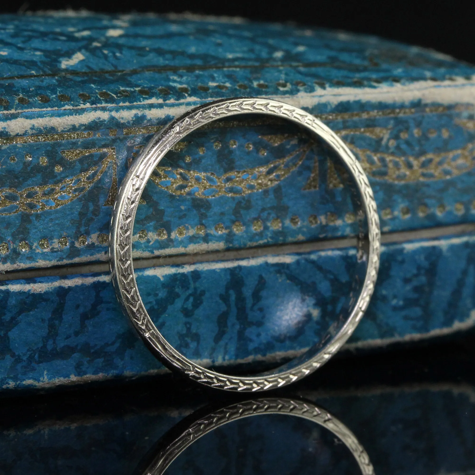 Antique Art Deco Wood and Sons 18K White Gold Engraved Wedding Band - Size 8