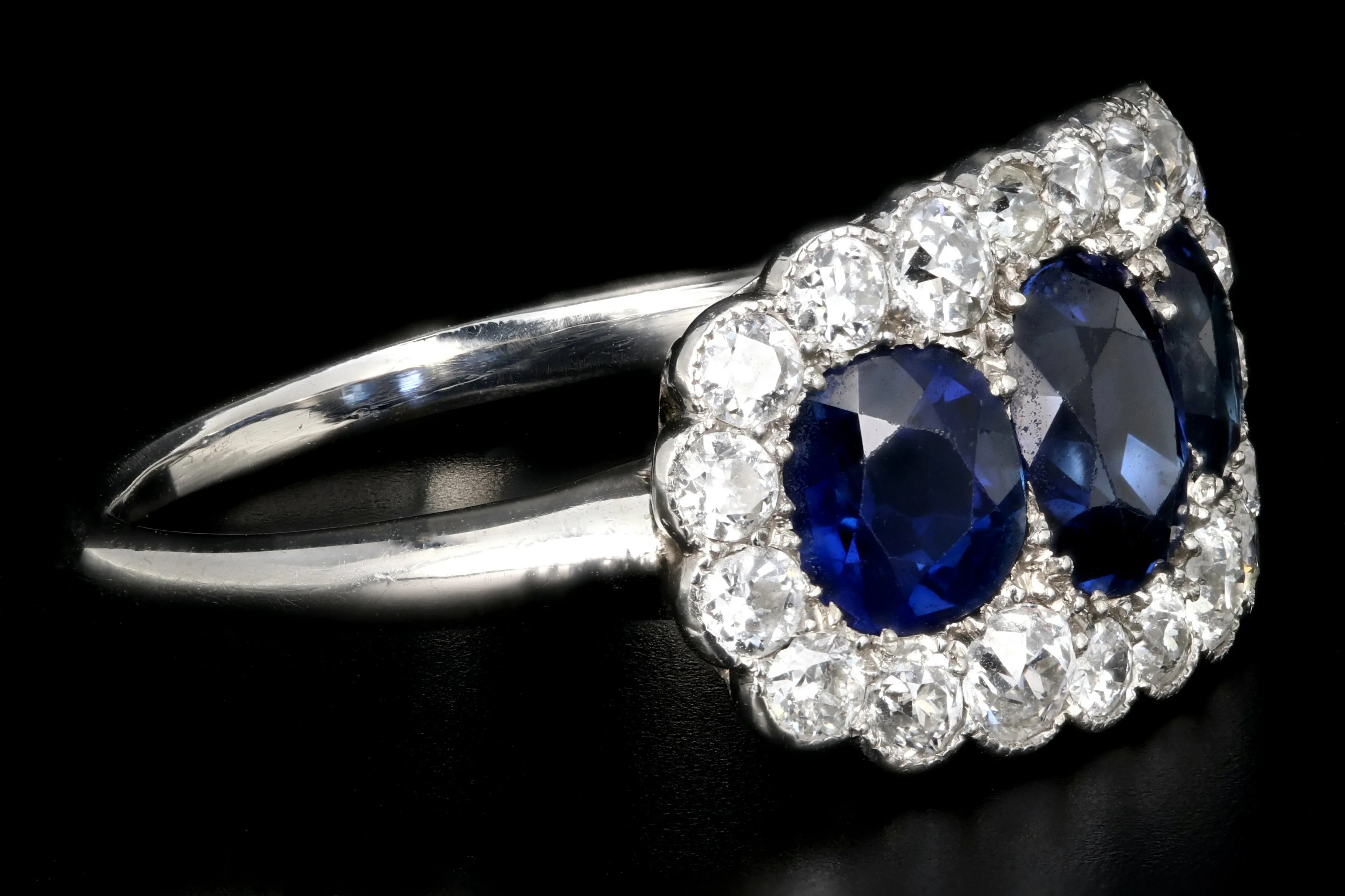 Art Deco Platinum 2.51 Carats Natural No Heat Sapphires and Diamond Ring