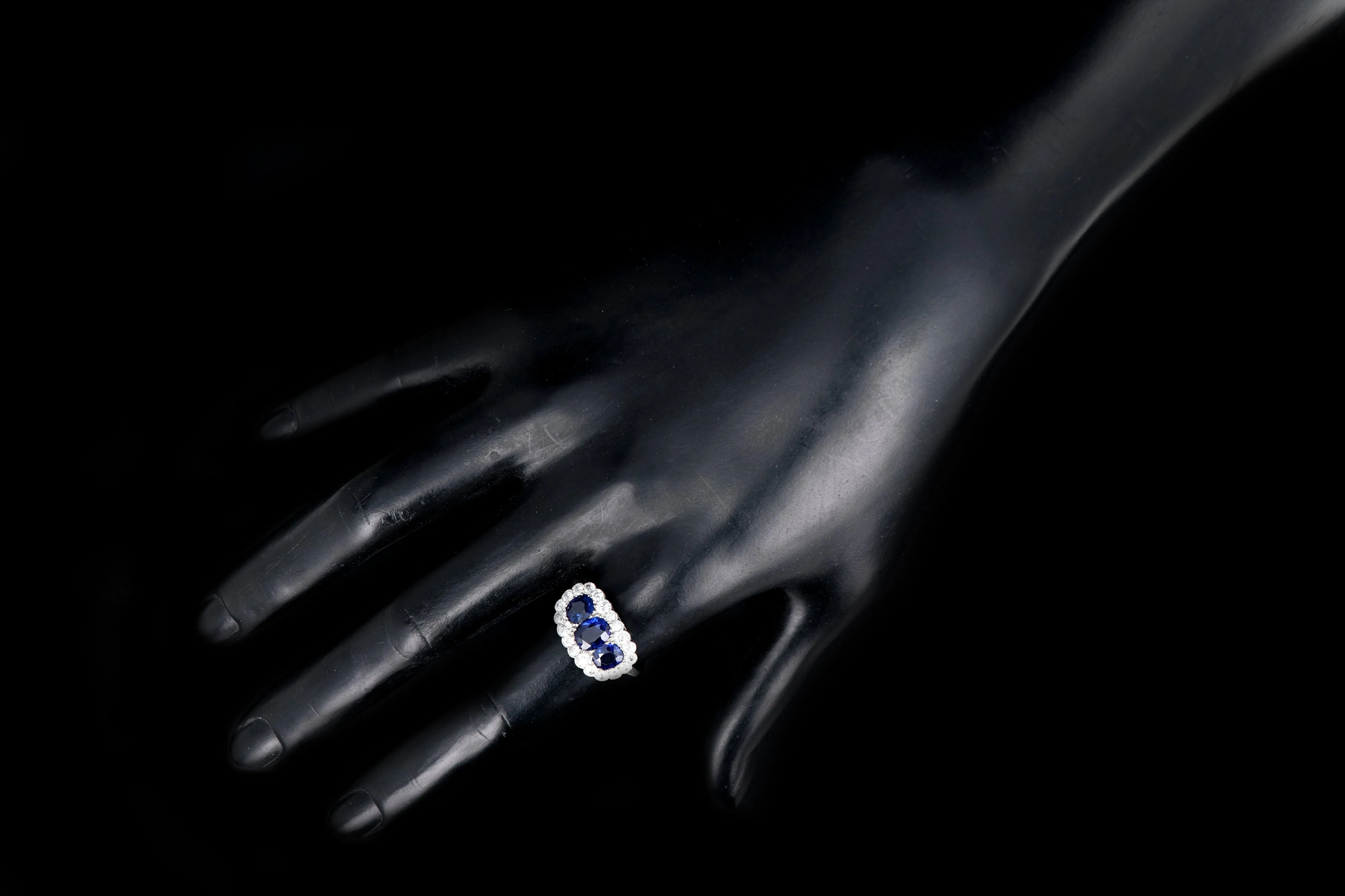 Art Deco Platinum 2.51 Carats Natural No Heat Sapphires and Diamond Ring