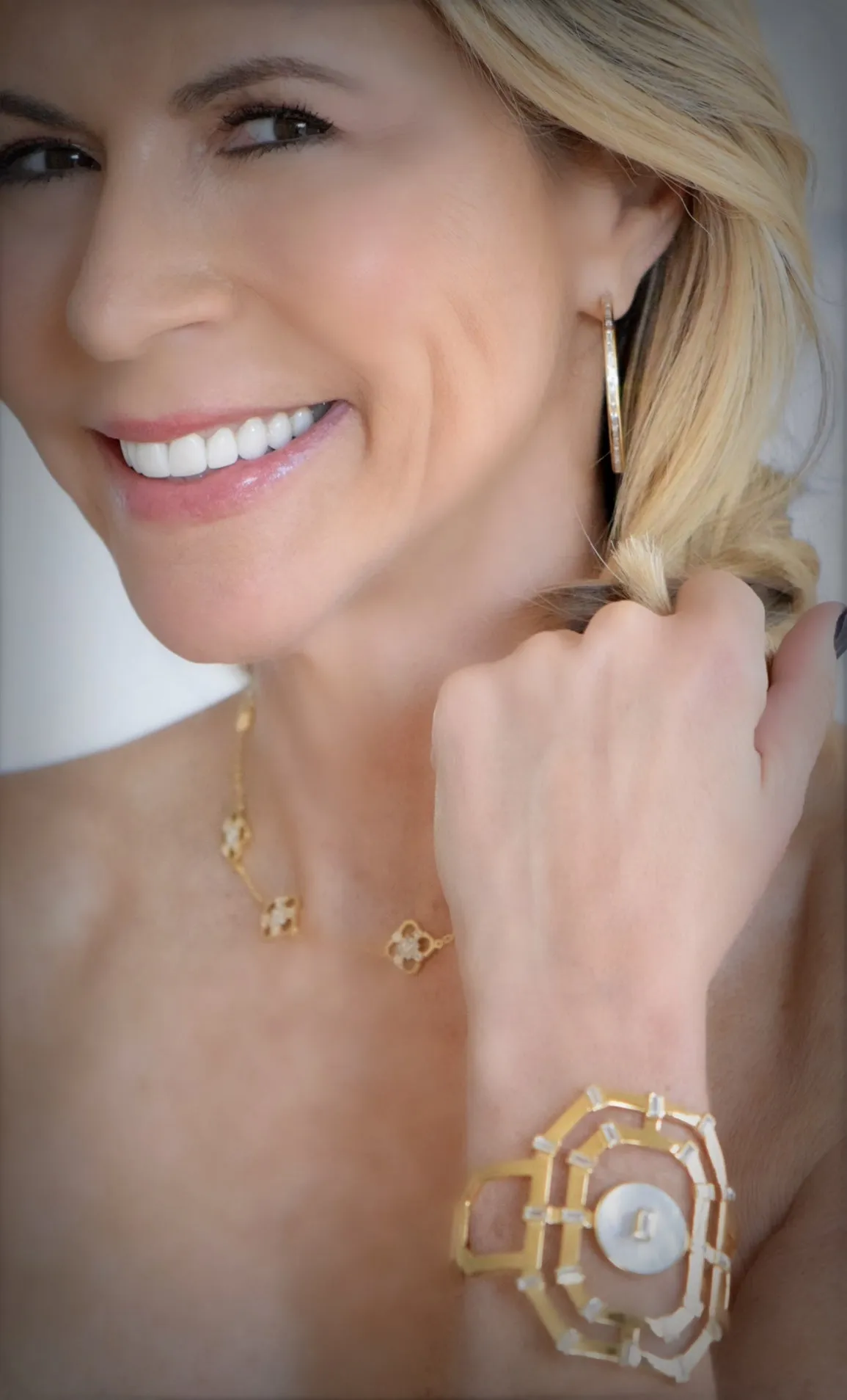 Artemis Classic Hoop Earring