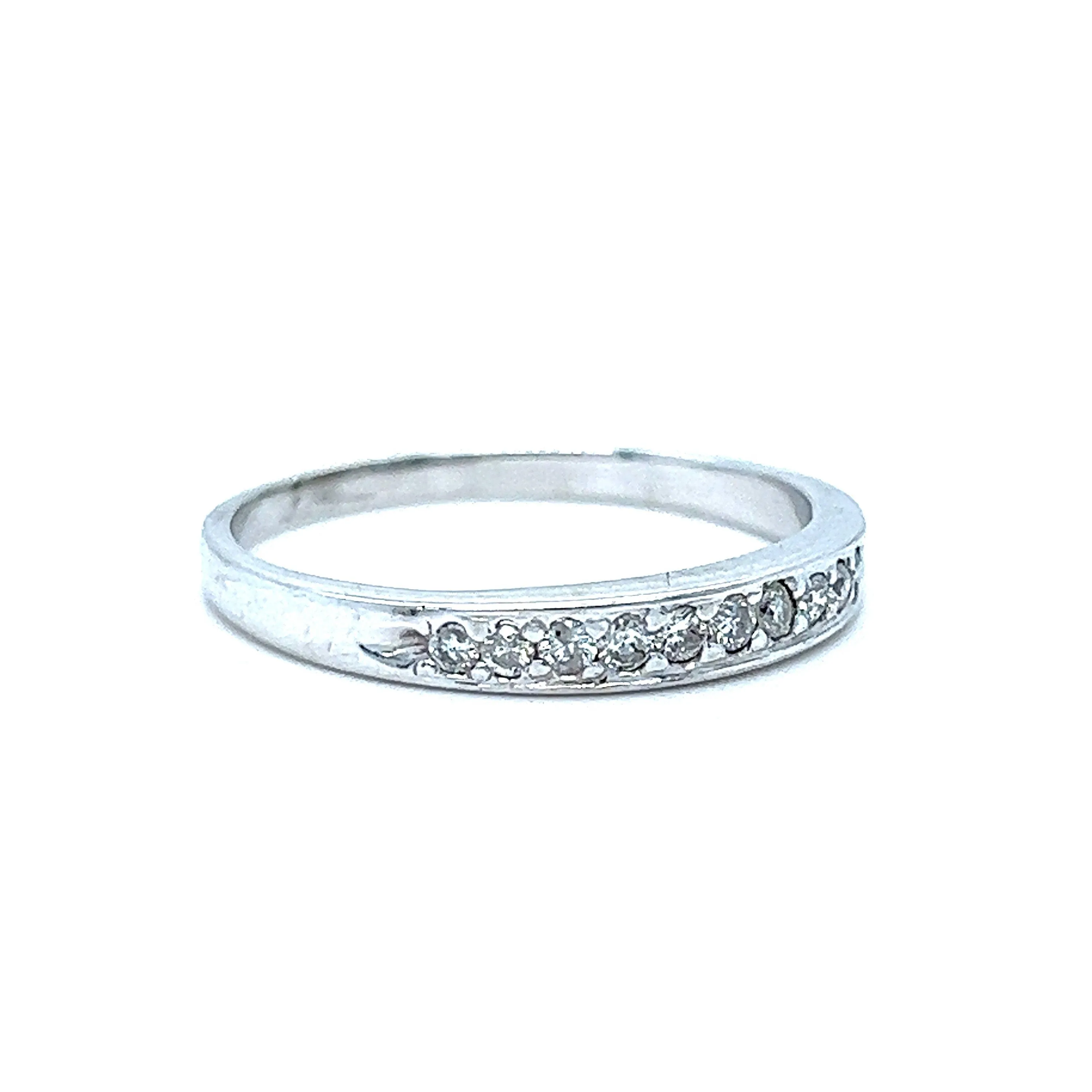 Beautiful Vintage 14K White Gold Diamond Wedding Band - 0.20ct.