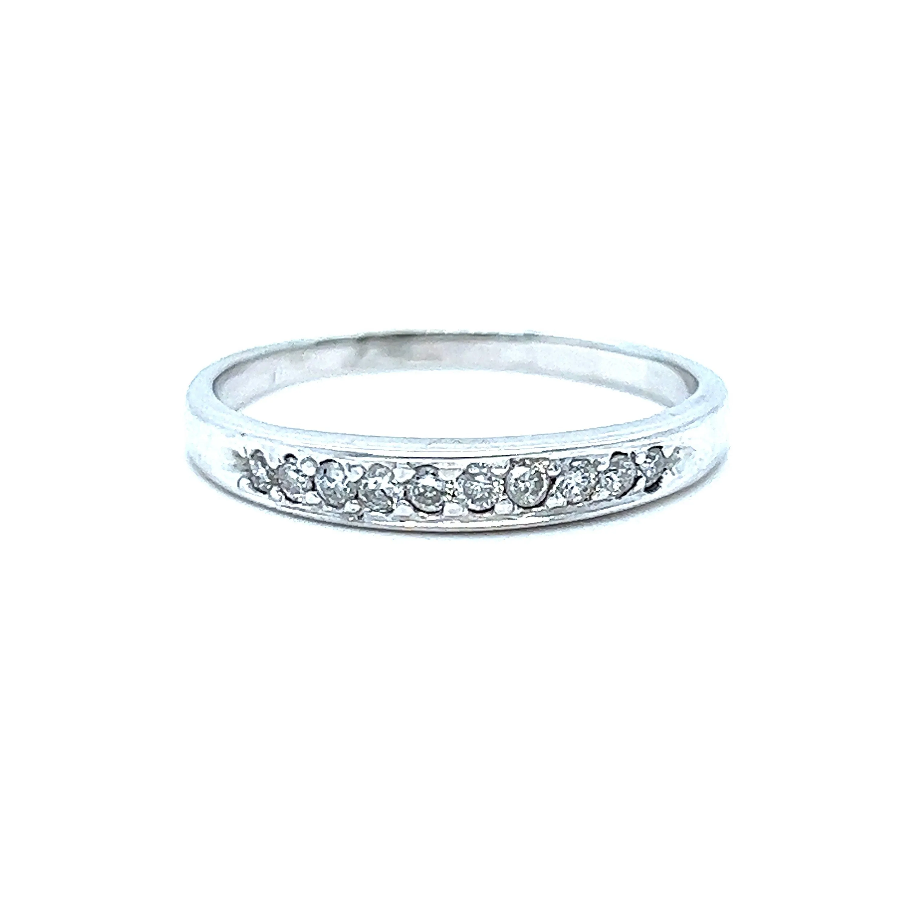 Beautiful Vintage 14K White Gold Diamond Wedding Band - 0.20ct.