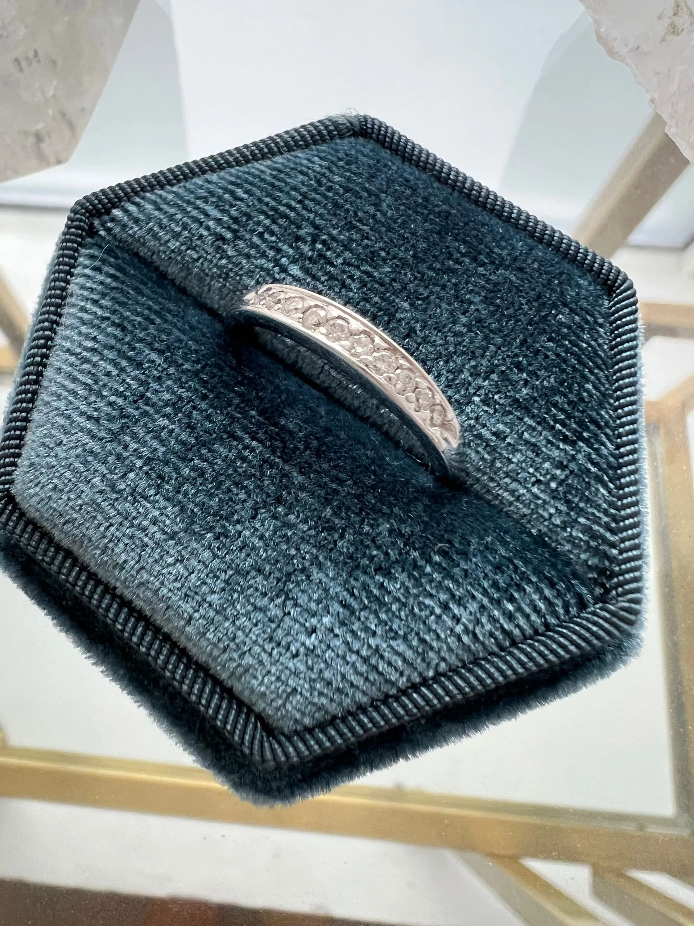Beautiful Vintage 14K White Gold Diamond Wedding Band - 0.20ct.