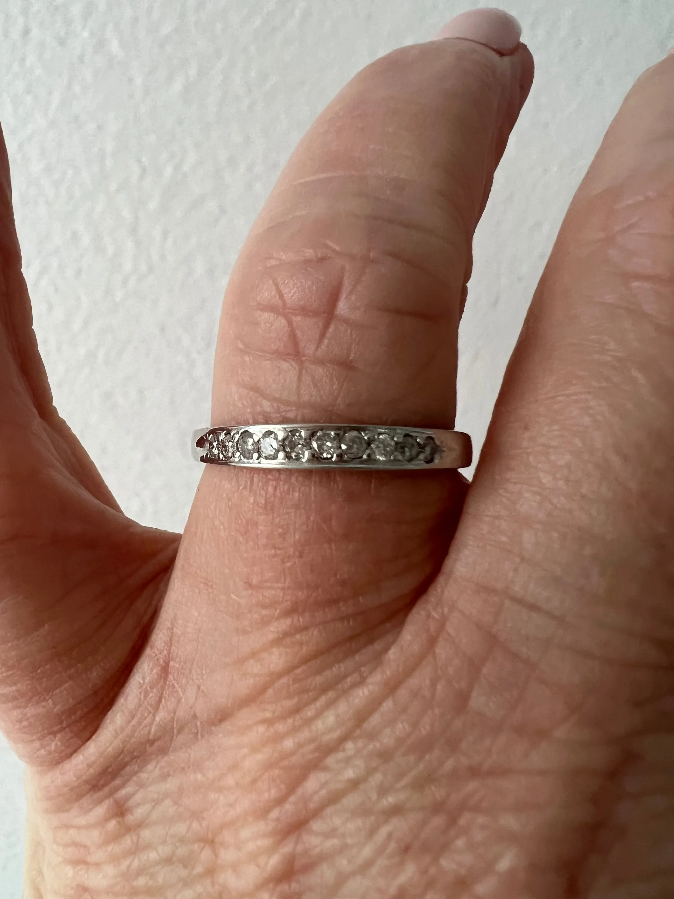 Beautiful Vintage 14K White Gold Diamond Wedding Band - 0.20ct.