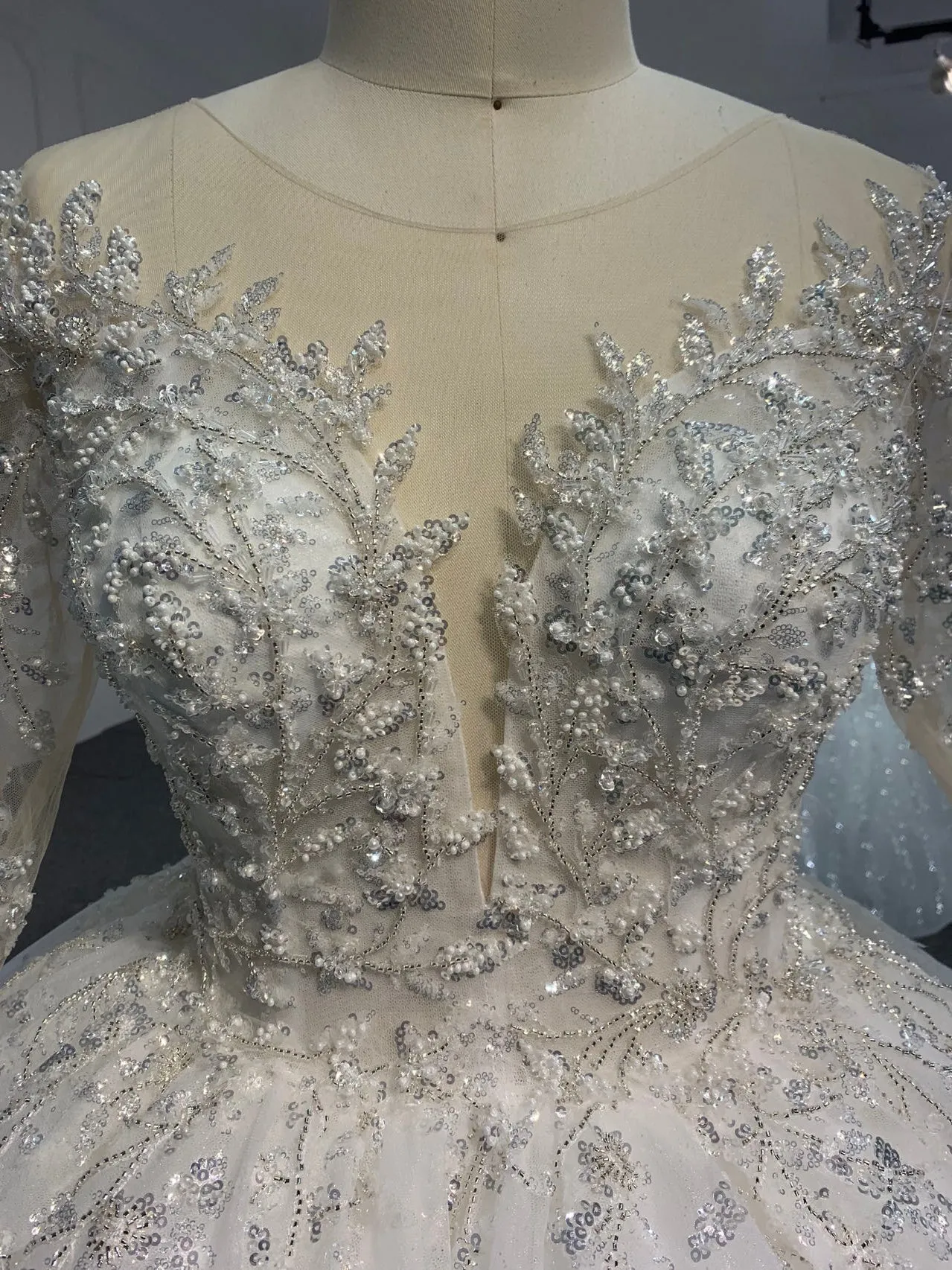 BYG24-2 LONG-SLEEVED BEADED SEQUINS ARE NOBLE AND GORGEOUS DATUOW
