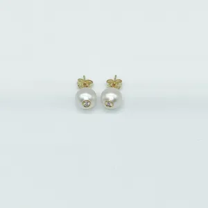CA Prince Diamond - Akoya Pearl and 18 Karat Yellow Gold Bezel stud ear rings