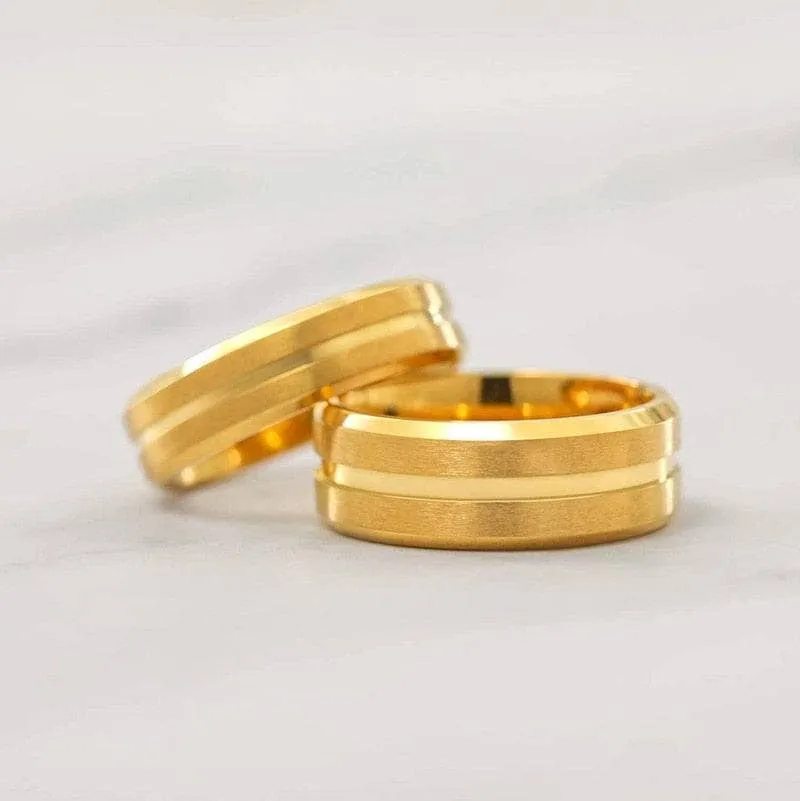 Centre Groove Titanium Men's Wedding Band