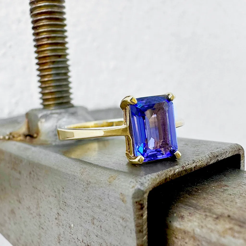 Elegant Solitaire Single Claw Emerald Cut Tanzanite Yellow Gold Ring