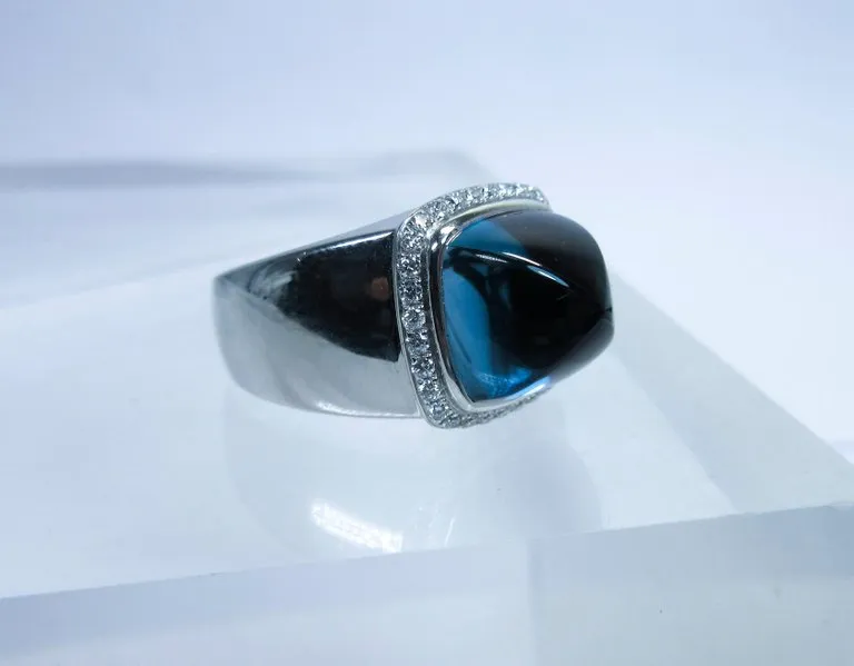 FRED Diamond Ring Sugar Loaf Topaz 18 Karat White Gold Size 7
