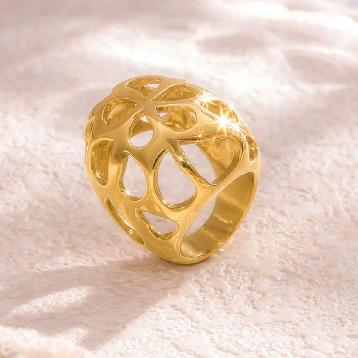 Gold-Cutout Elegance Ring
