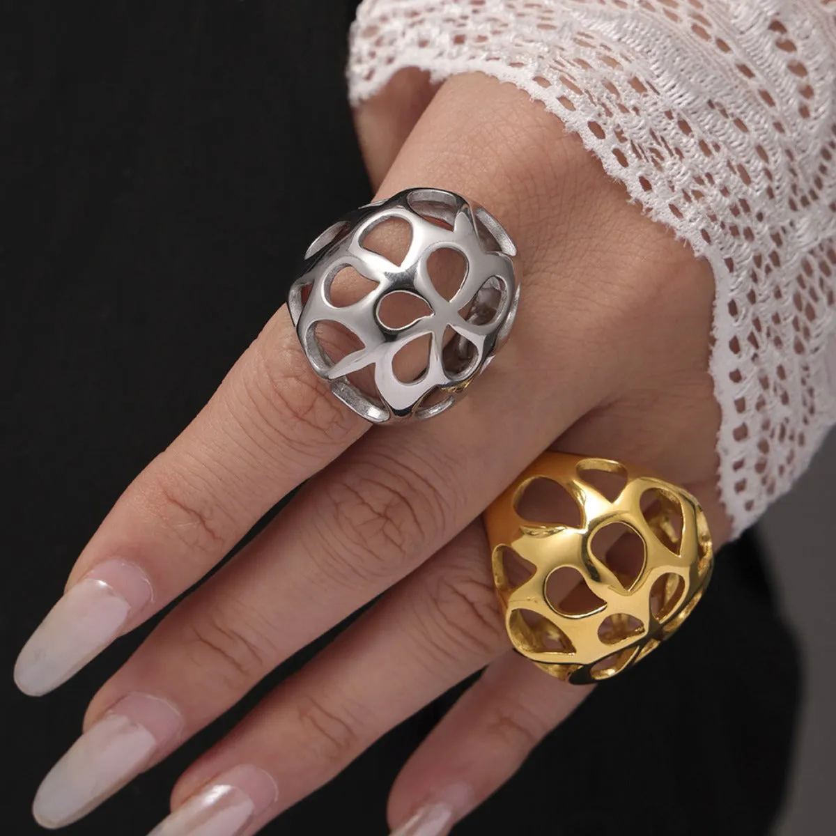 Gold-Cutout Elegance Ring