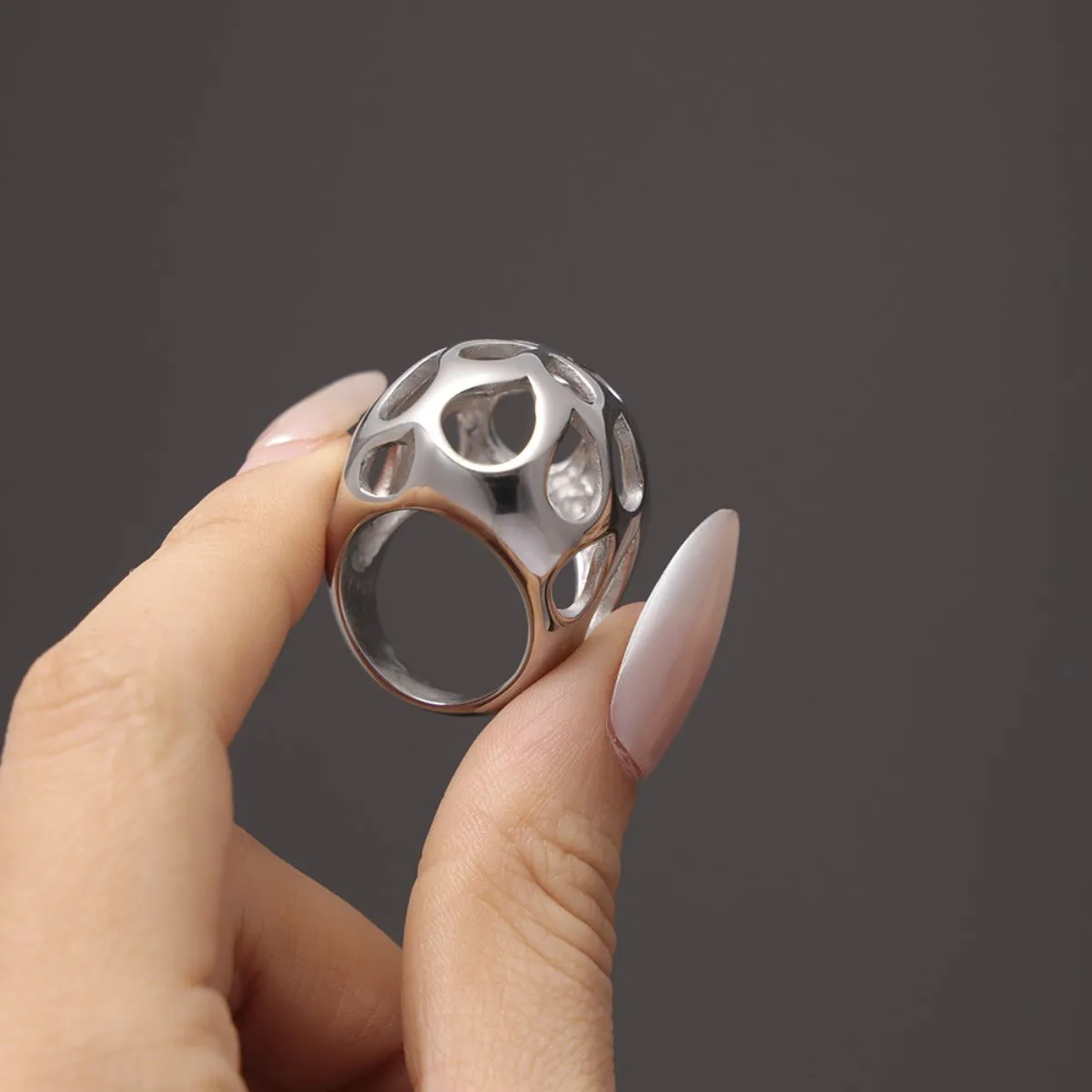 Gold-Cutout Elegance Ring
