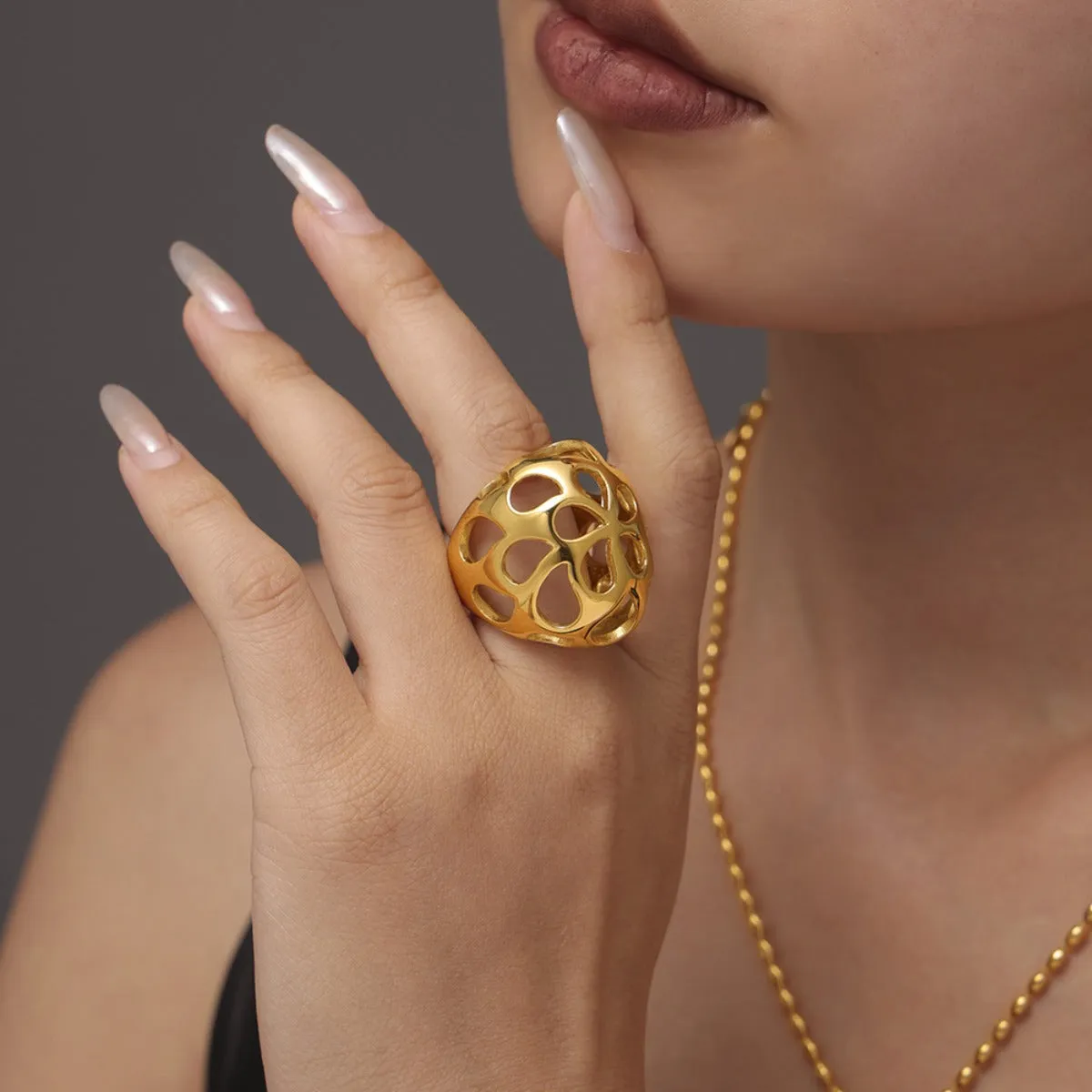 Gold-Cutout Elegance Ring