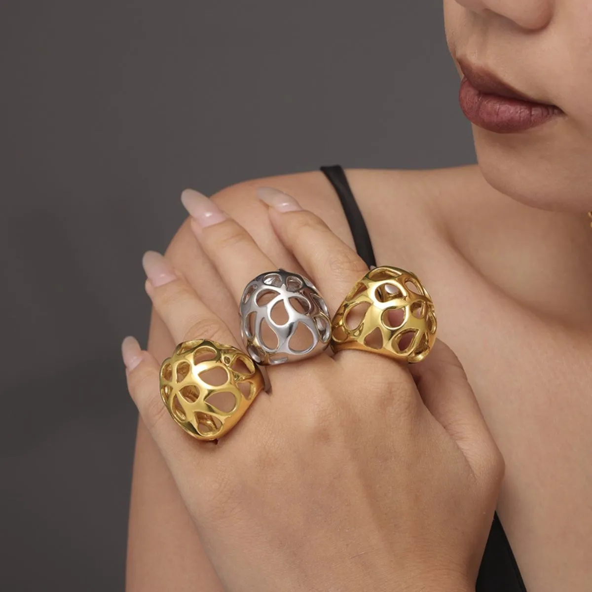 Gold-Cutout Elegance Ring