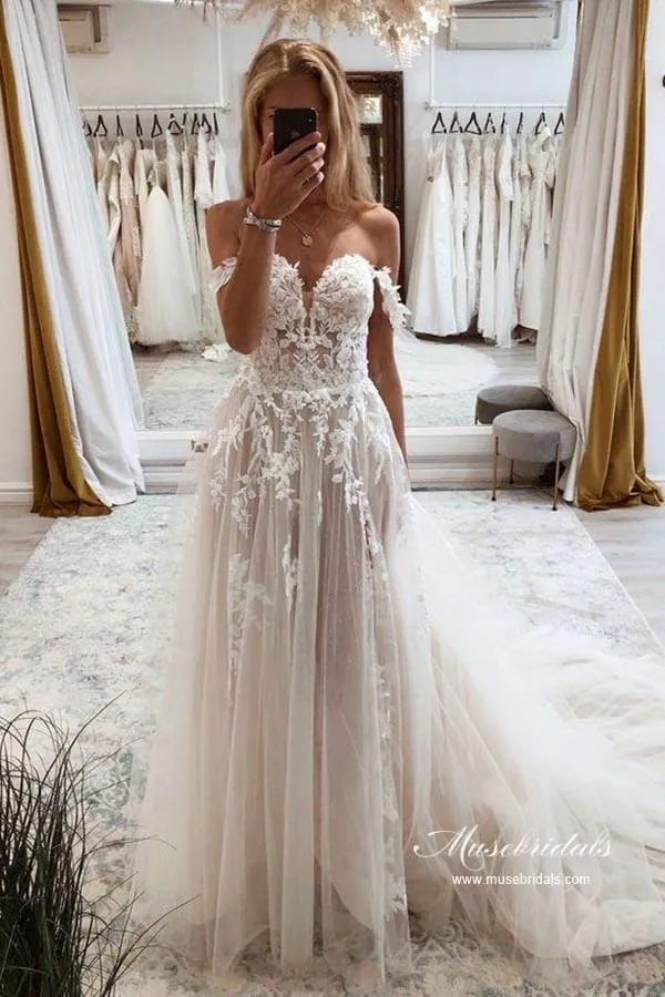 Gorgeous Tulle A-line Sweetheart Neck Lace Appliques Wedding Dresses, MW950