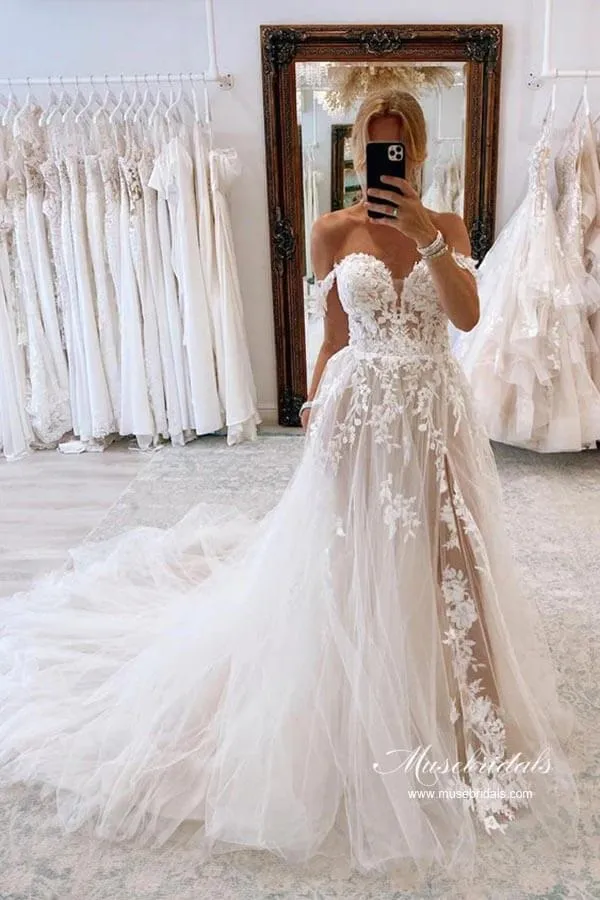 Gorgeous Tulle A-line Sweetheart Neck Lace Appliques Wedding Dresses, MW950