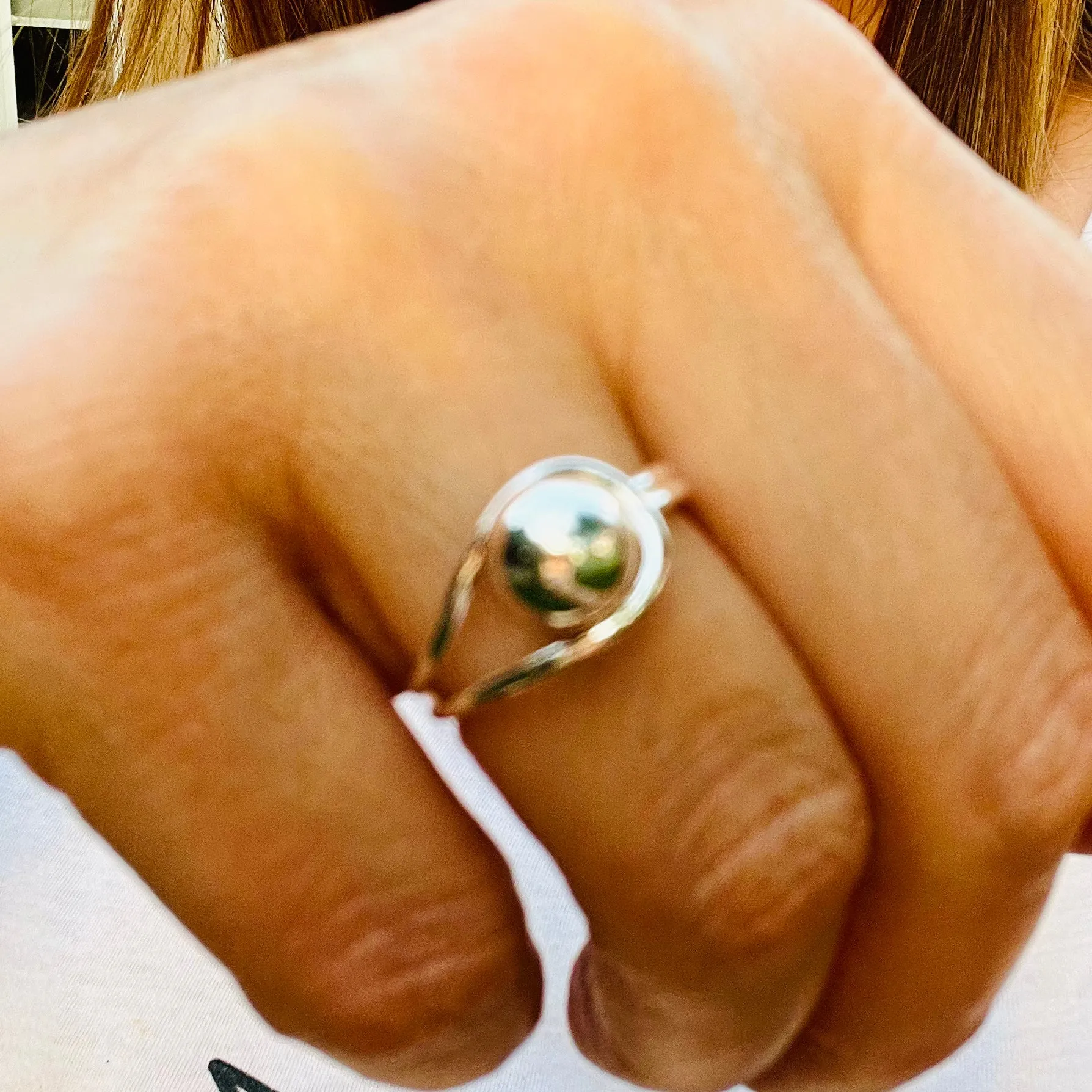 Hollow Single Ball Ring