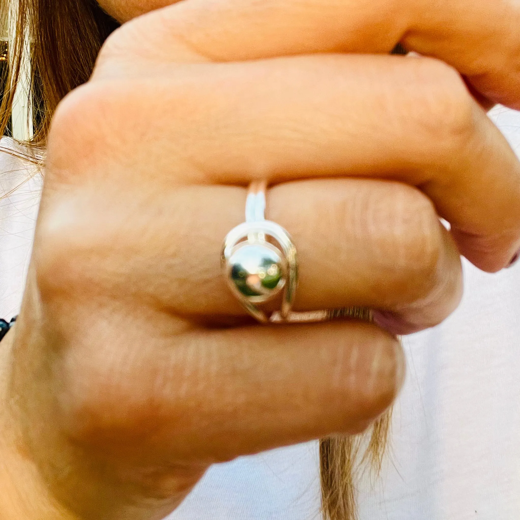 Hollow Single Ball Ring