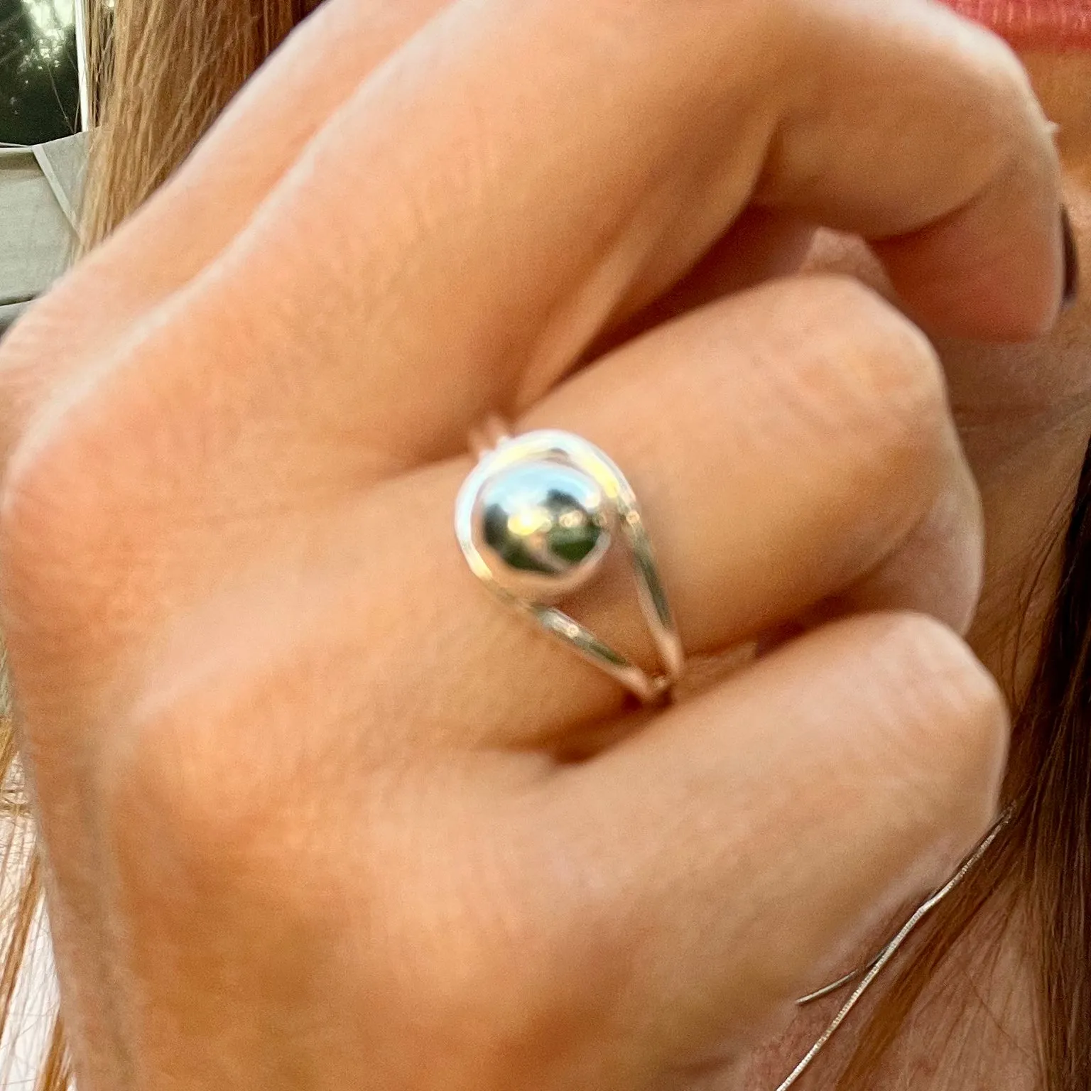 Hollow Single Ball Ring