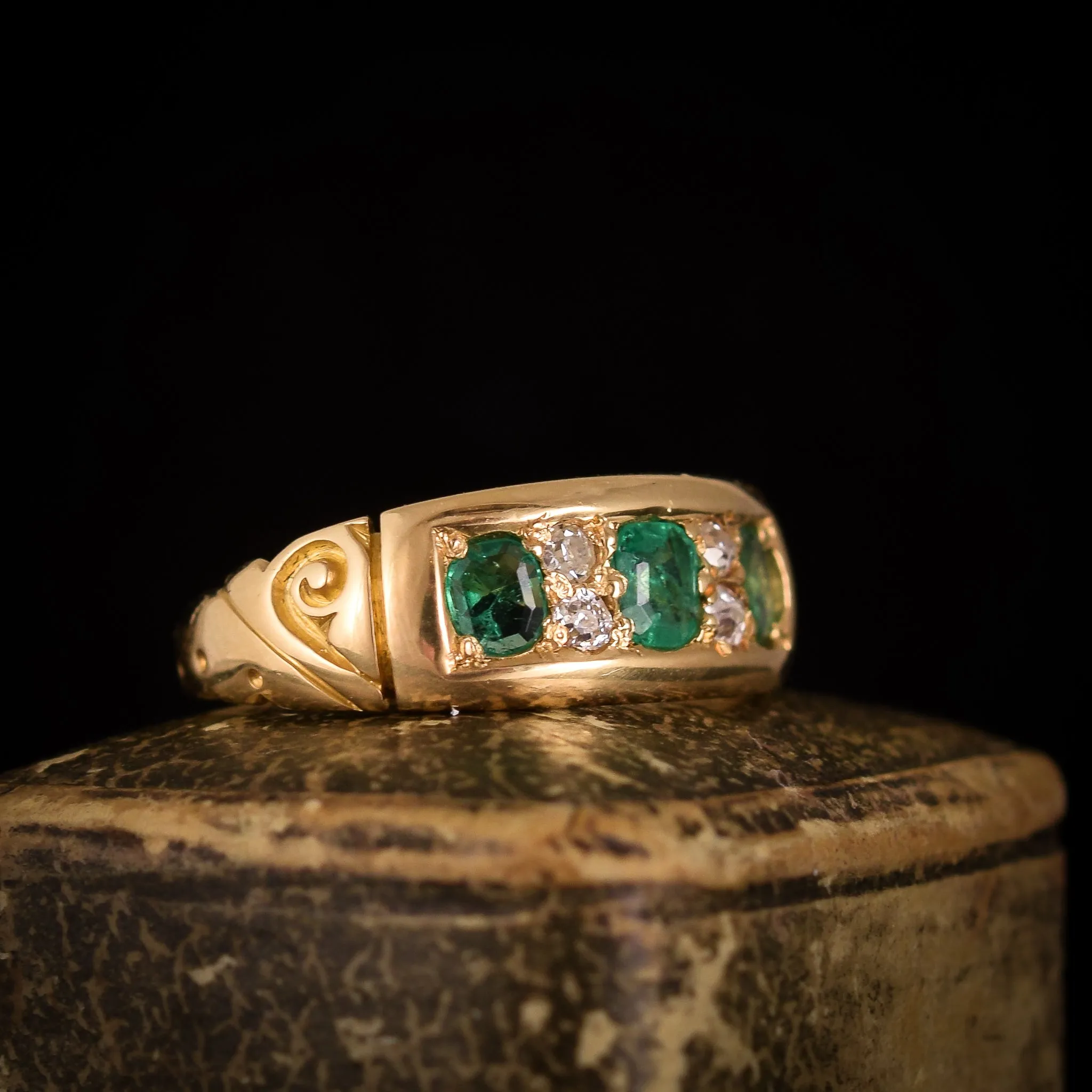 Late Victorian Emerald & Diamond Gypsy Ring
