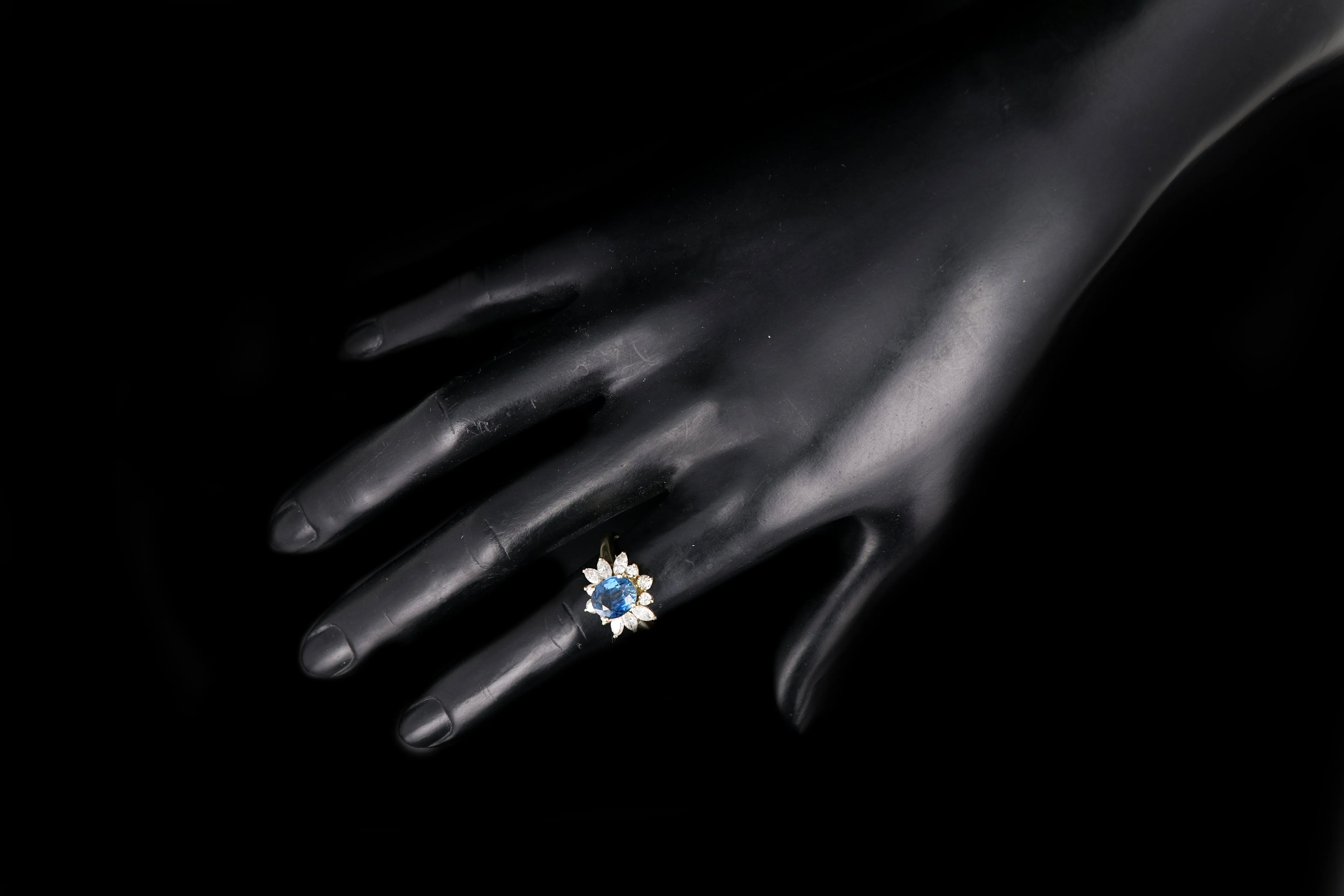 Modern 14K Yellow Gold GIA Certified 2.5 Carat Natural Sapphire and Diamond Halo Ring
