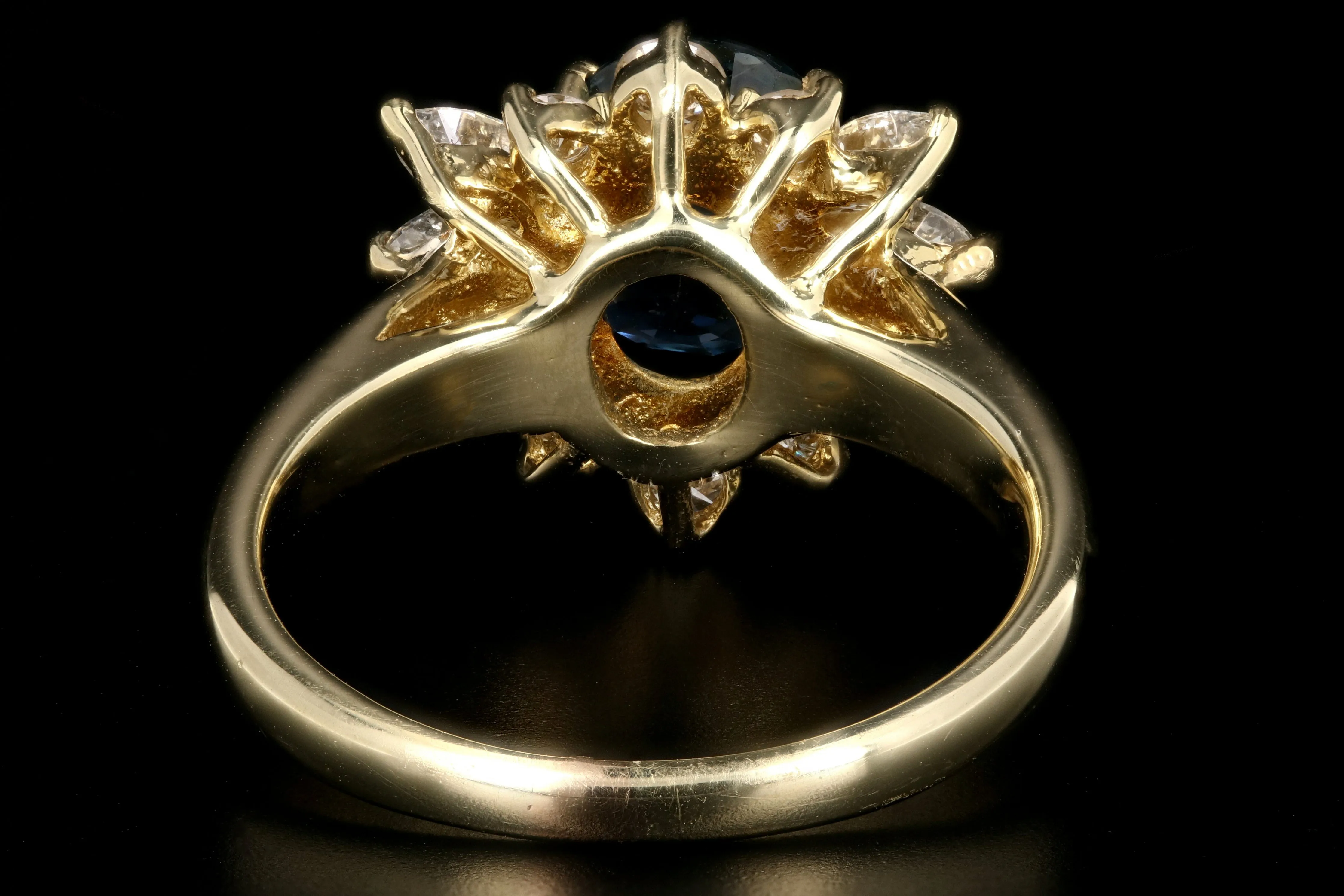 Modern 14K Yellow Gold GIA Certified 2.5 Carat Natural Sapphire and Diamond Halo Ring