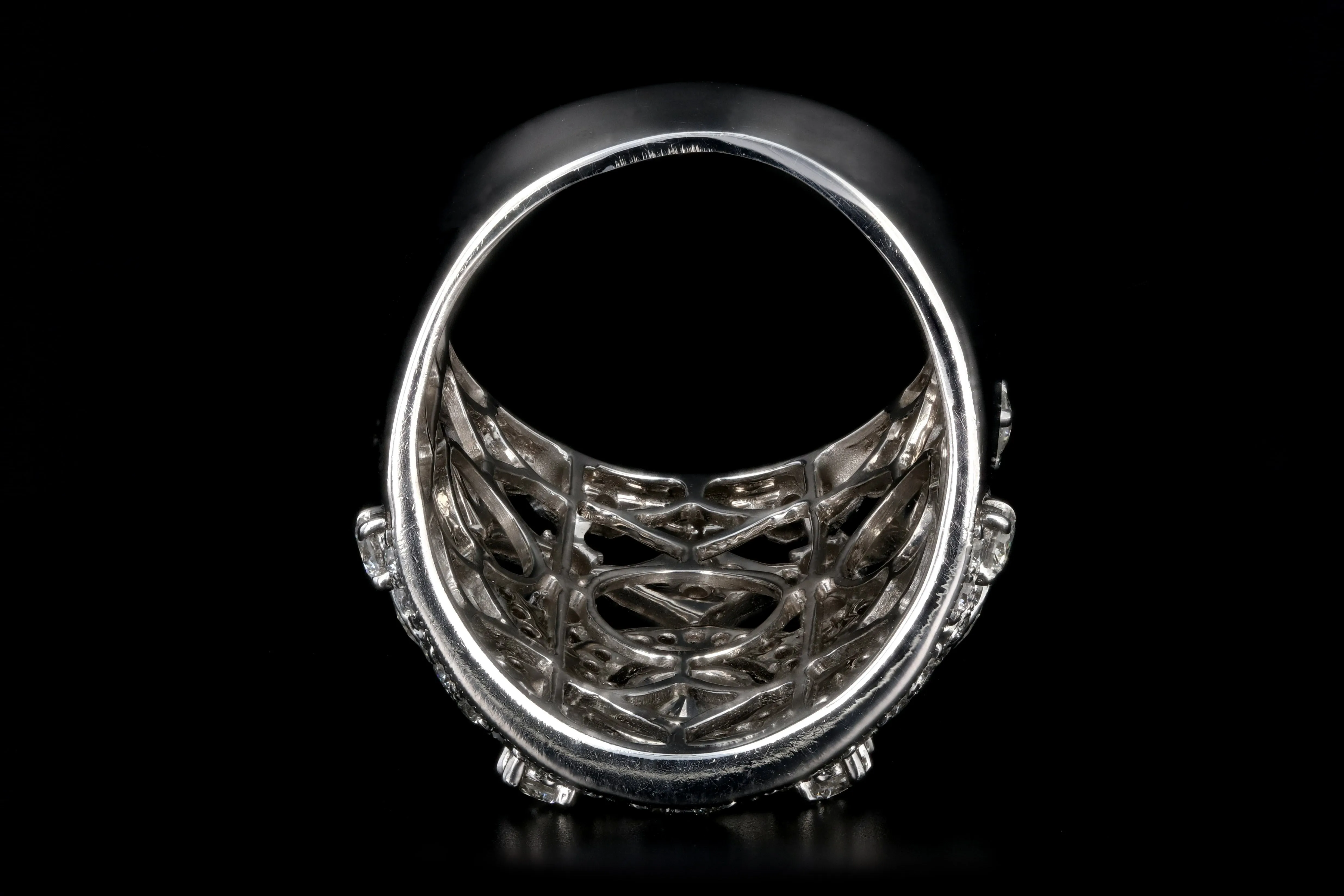 Modern 18K White Gold 1.4 Carat Round Brilliant Cut Diamond Cocktail Ring